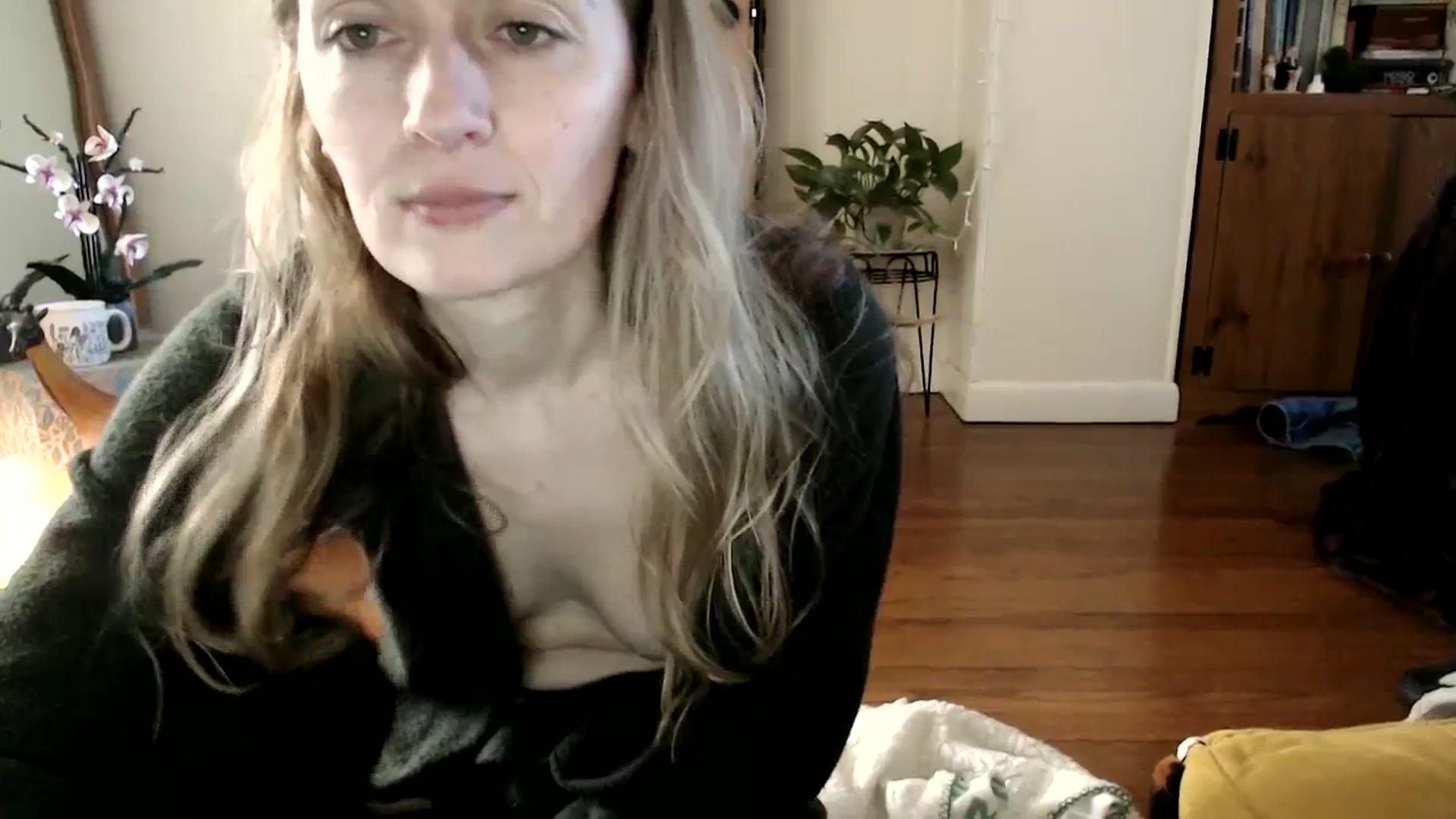 Gallery image thumbnail from WildflowerEm's myfreecams stream on, 03/30/2024, 22:22 image 13 of 20