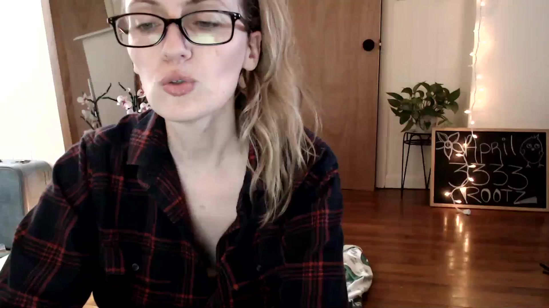 Gallery image thumbnail from WildflowerEm's myfreecams stream on, 04/07/2024, 21:08 image 15 of 20