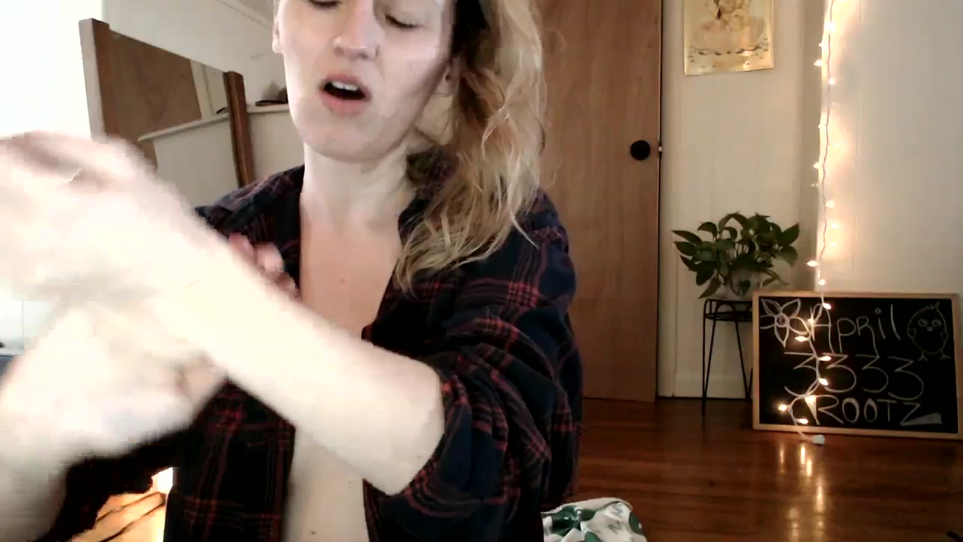 Gallery image thumbnail from WildflowerEm's myfreecams stream on, 04/07/2024, 21:08 image 18 of 20
