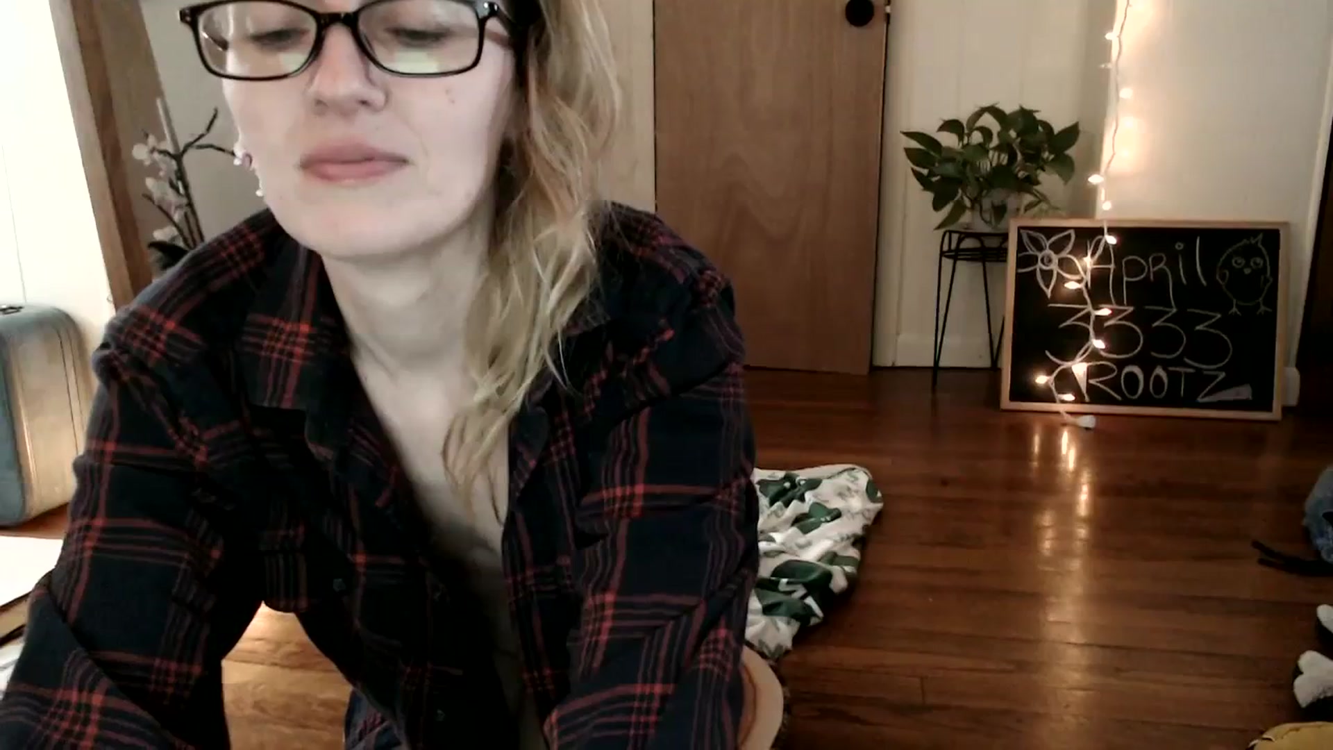 Gallery image thumbnail from WildflowerEm's myfreecams stream on, 04/07/2024, 21:08 image 20 of 20
