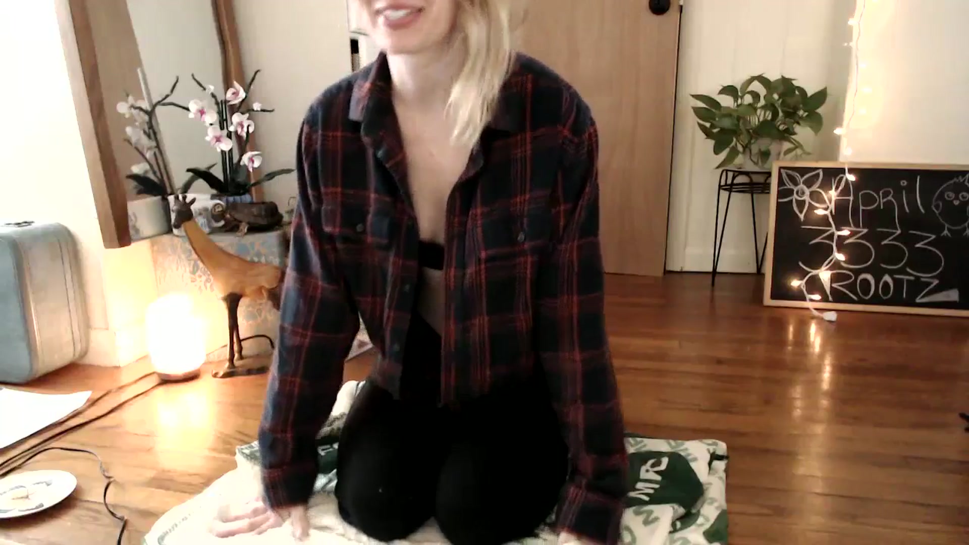 Gallery image thumbnail from WildflowerEm's myfreecams stream on, 04/07/2024, 21:08 image 4 of 20
