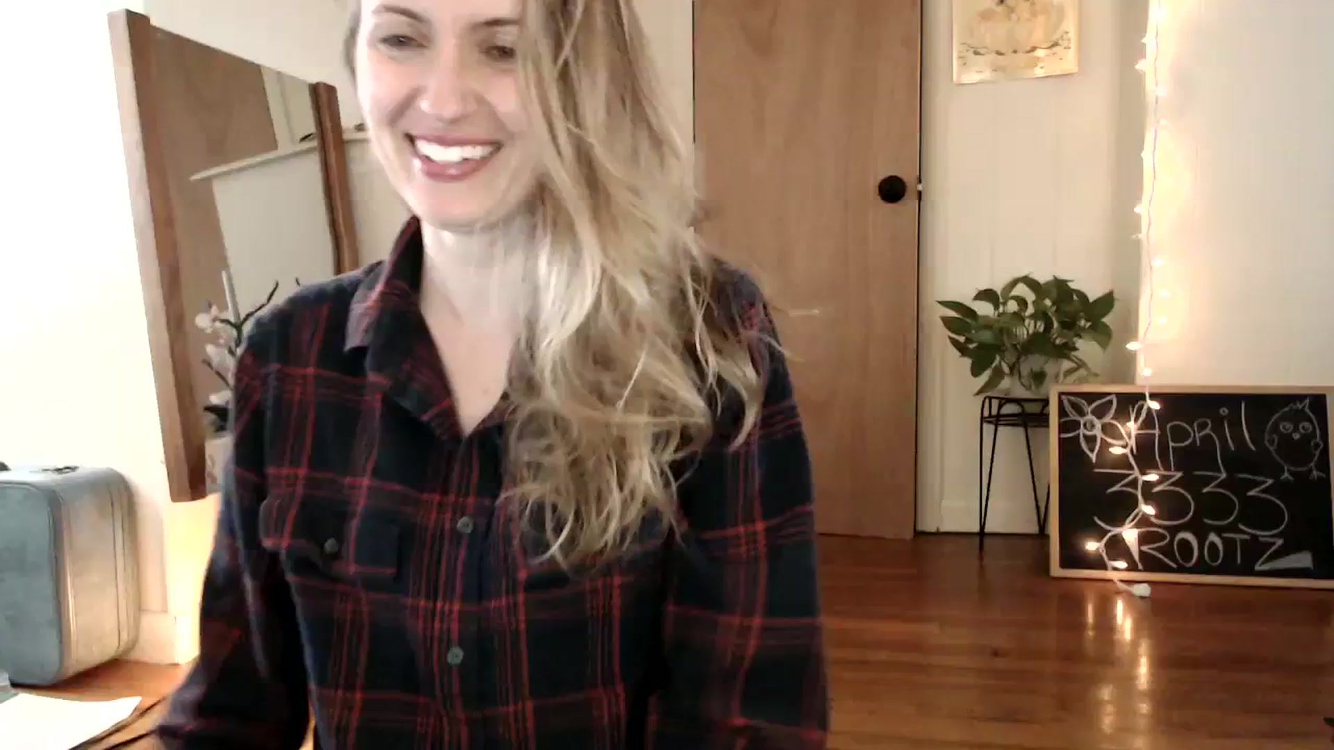 Gallery image thumbnail from WildflowerEm's myfreecams stream on, 04/07/2024, 21:08 image 1 of 20