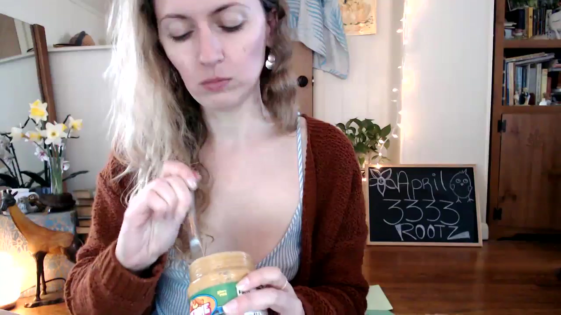 Gallery image thumbnail from WildflowerEm's myfreecams stream on, 04/13/2024, 21:41 image 12 of 20