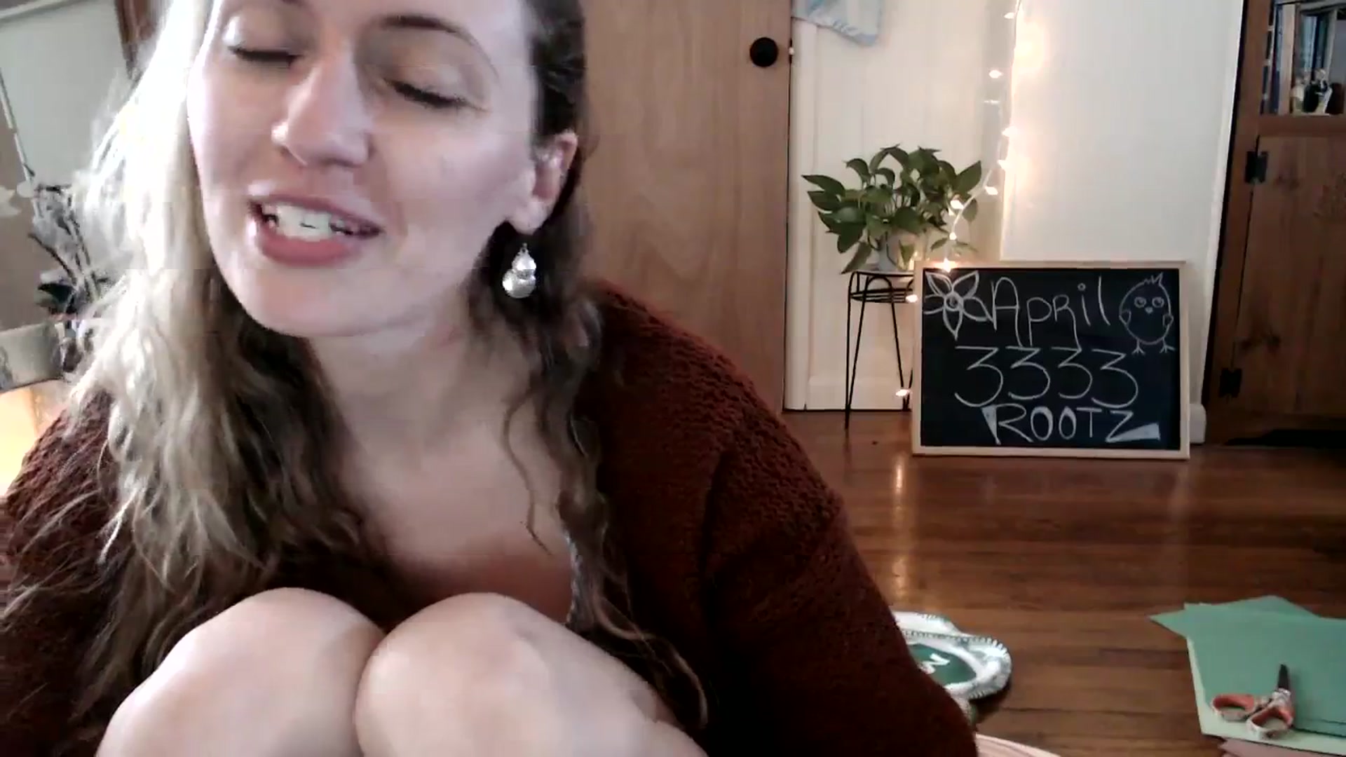 Gallery image thumbnail from WildflowerEm's myfreecams stream on, 04/13/2024, 21:41 image 15 of 20