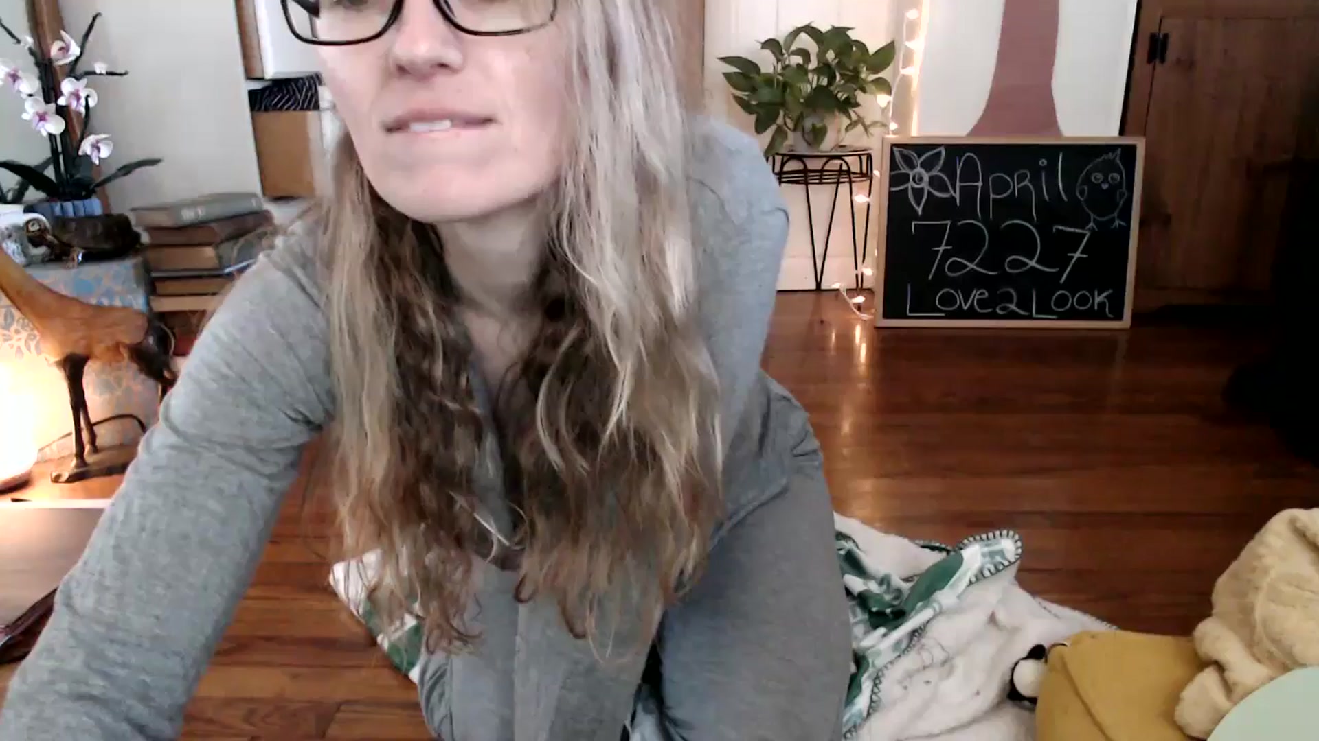 Gallery image thumbnail from WildflowerEm's myfreecams stream on, 04/20/2024, 22:21 image 1 of 20