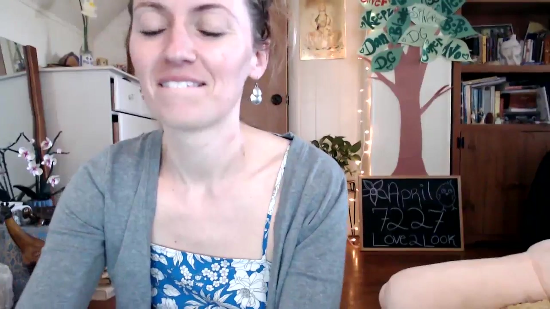 Gallery image thumbnail from WildflowerEm's myfreecams stream on, 04/21/2024, 21:46 image 3 of 20