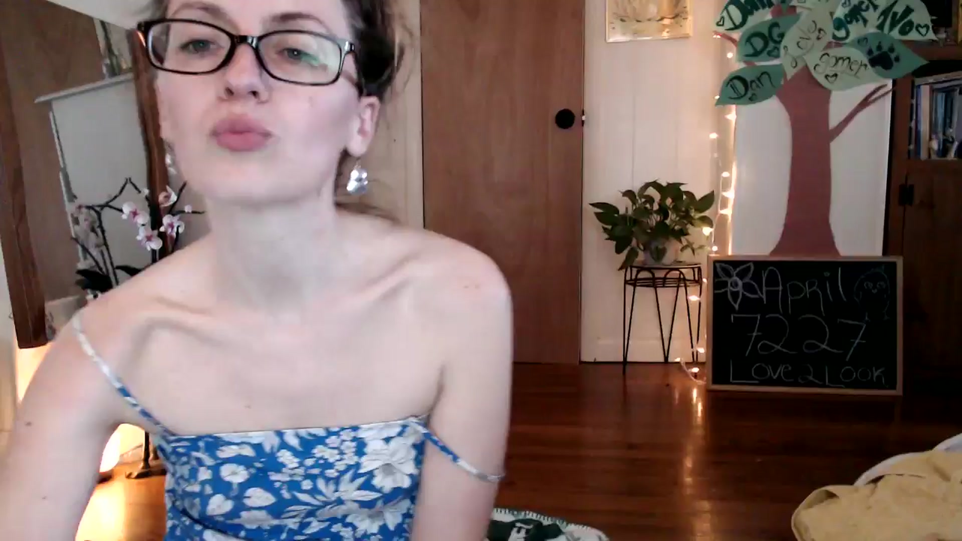 Gallery image thumbnail from WildflowerEm's myfreecams stream on, 04/21/2024, 21:46 image 19 of 20