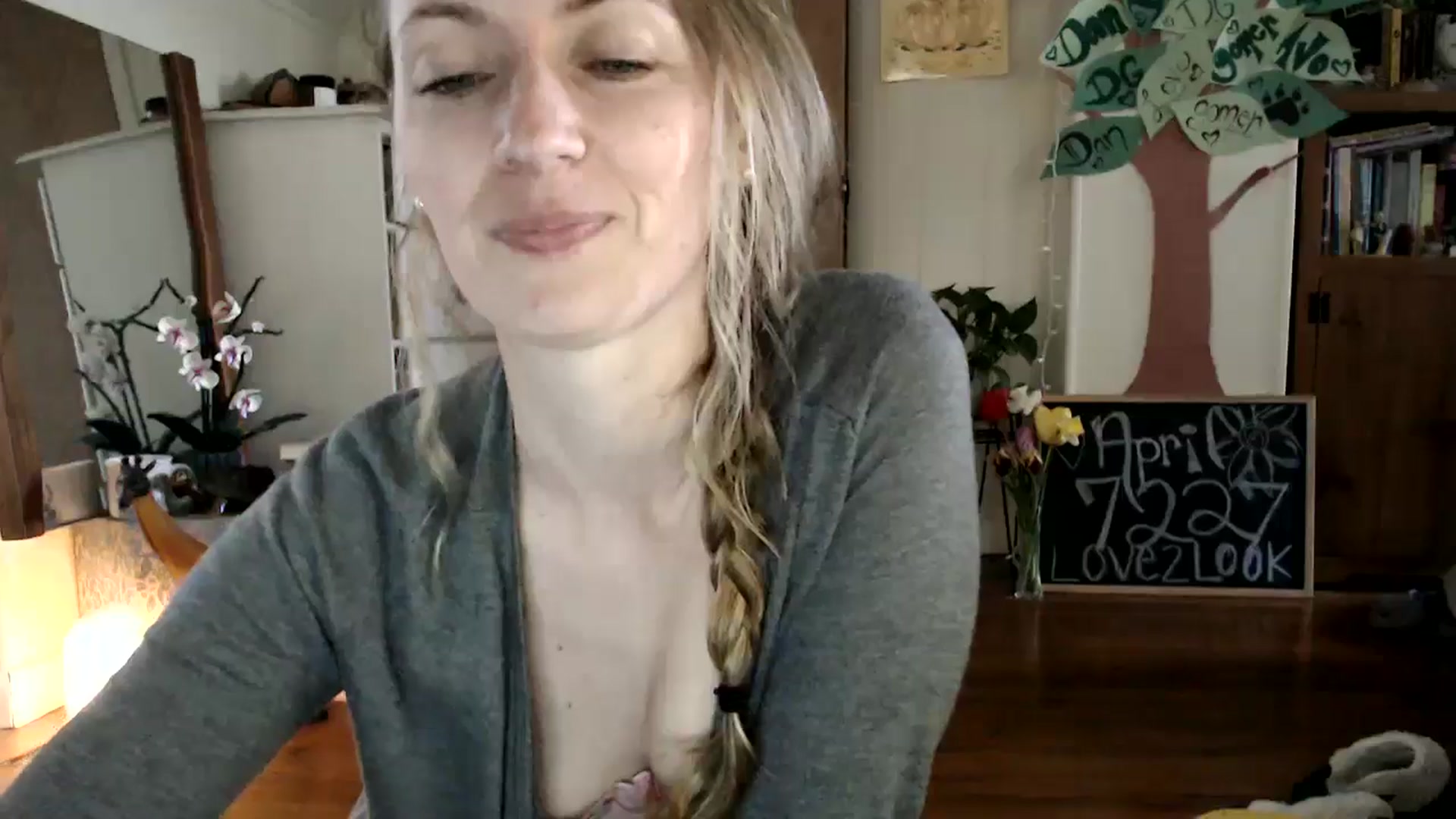 Gallery image thumbnail from WildflowerEm's myfreecams stream on, 04/28/2024, 22:32 image 13 of 20