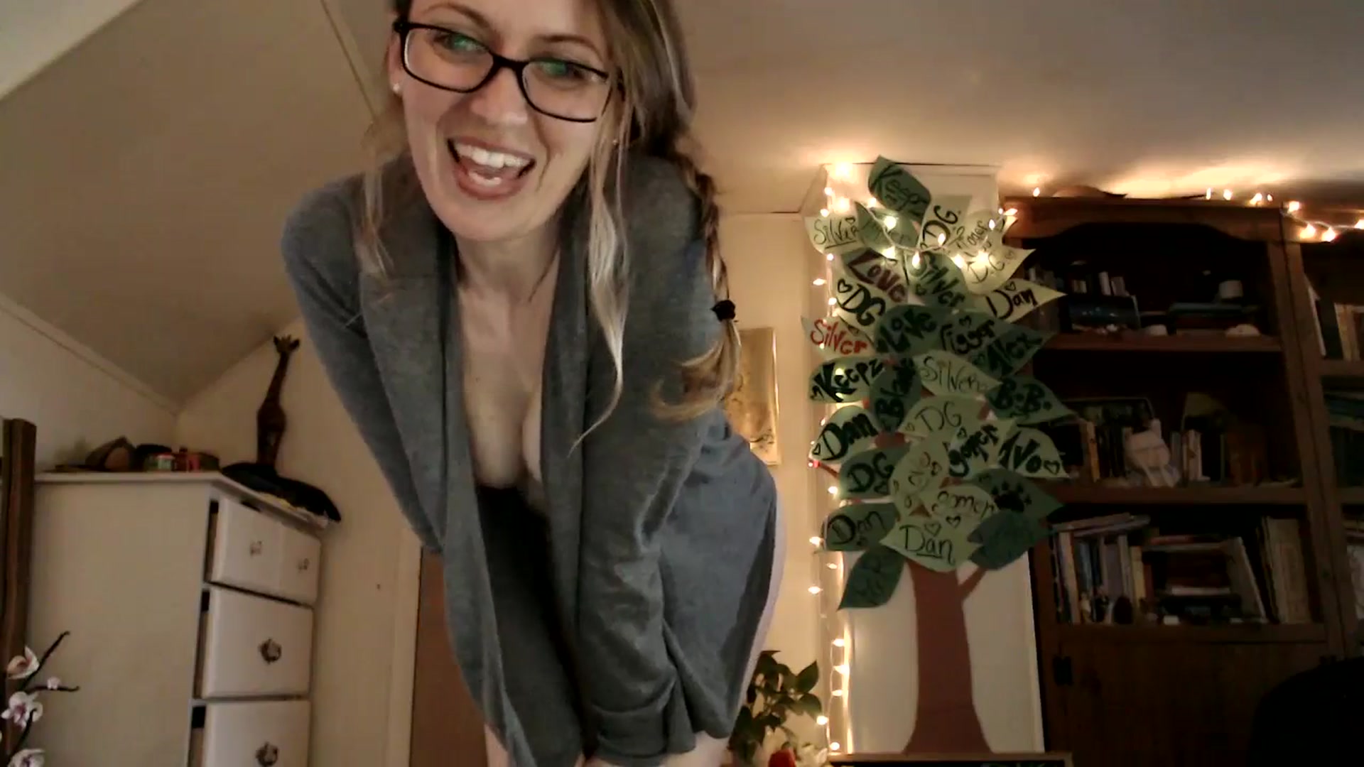Gallery image thumbnail from WildflowerEm's myfreecams stream on, 04/28/2024, 22:32 image 20 of 20