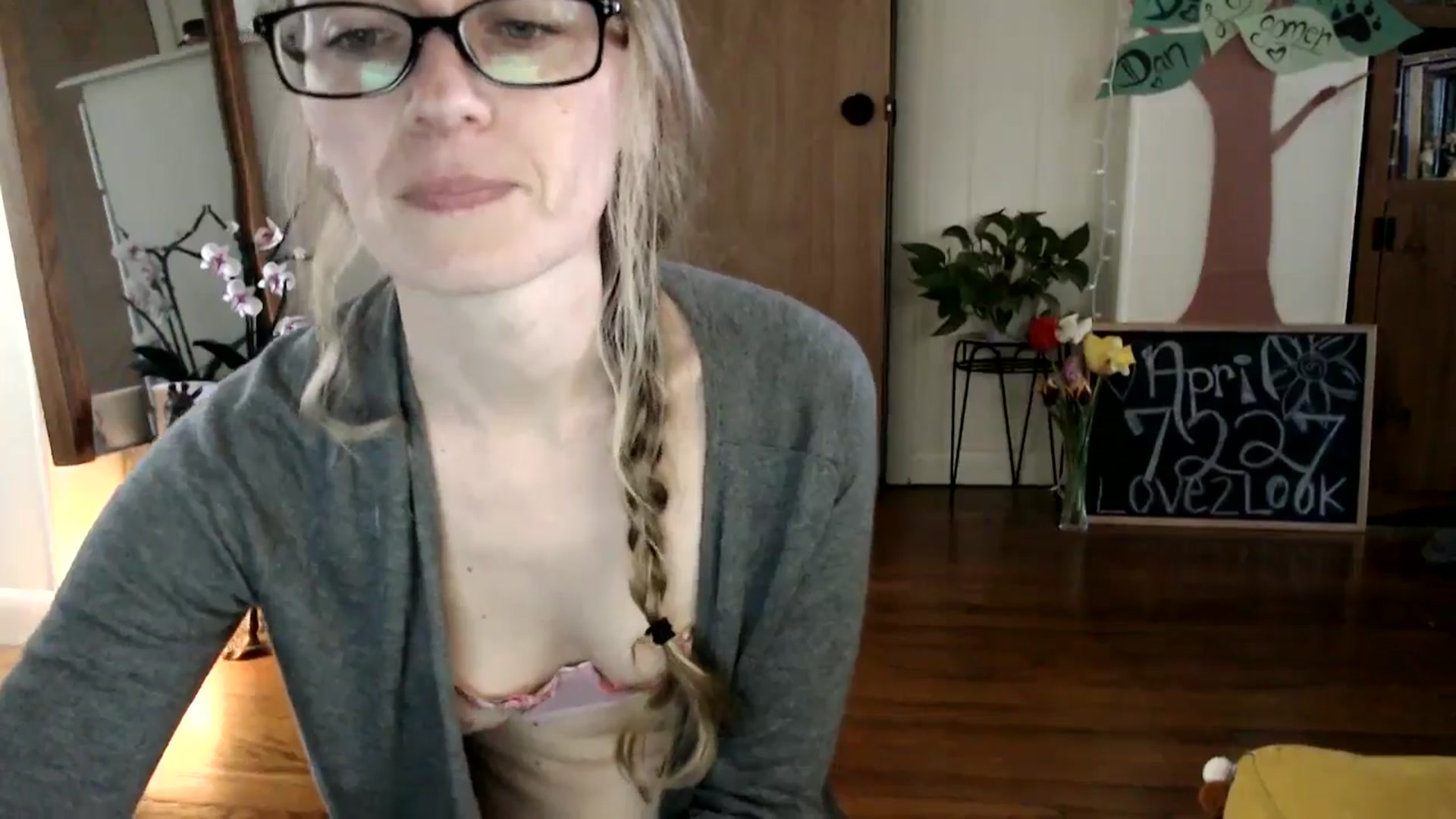 Gallery image thumbnail from WildflowerEm's myfreecams stream on, 04/28/2024, 22:32 image 11 of 20