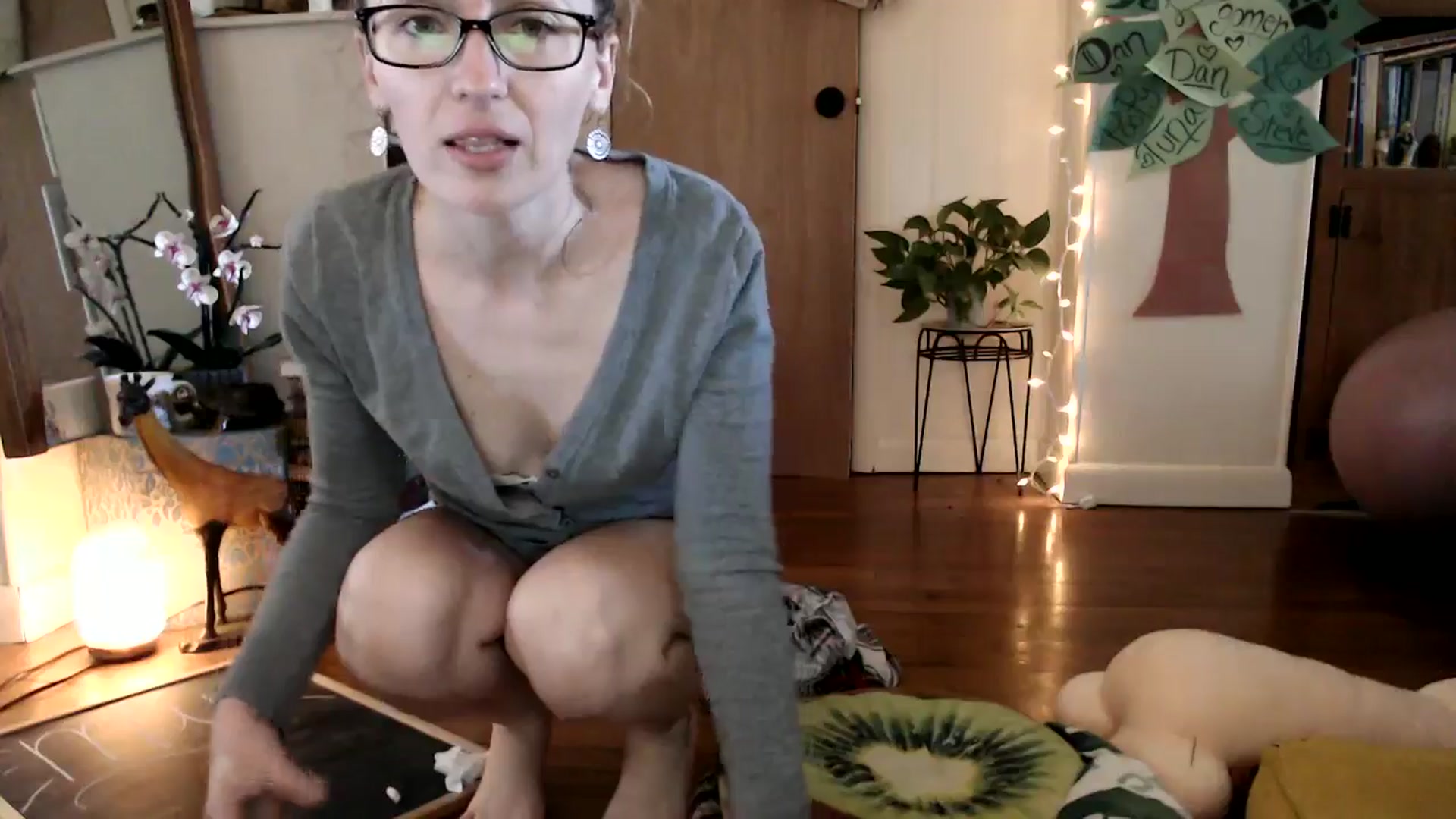 Gallery image thumbnail from WildflowerEm's myfreecams stream on, 05/04/2024, 21:42 image 14 of 20