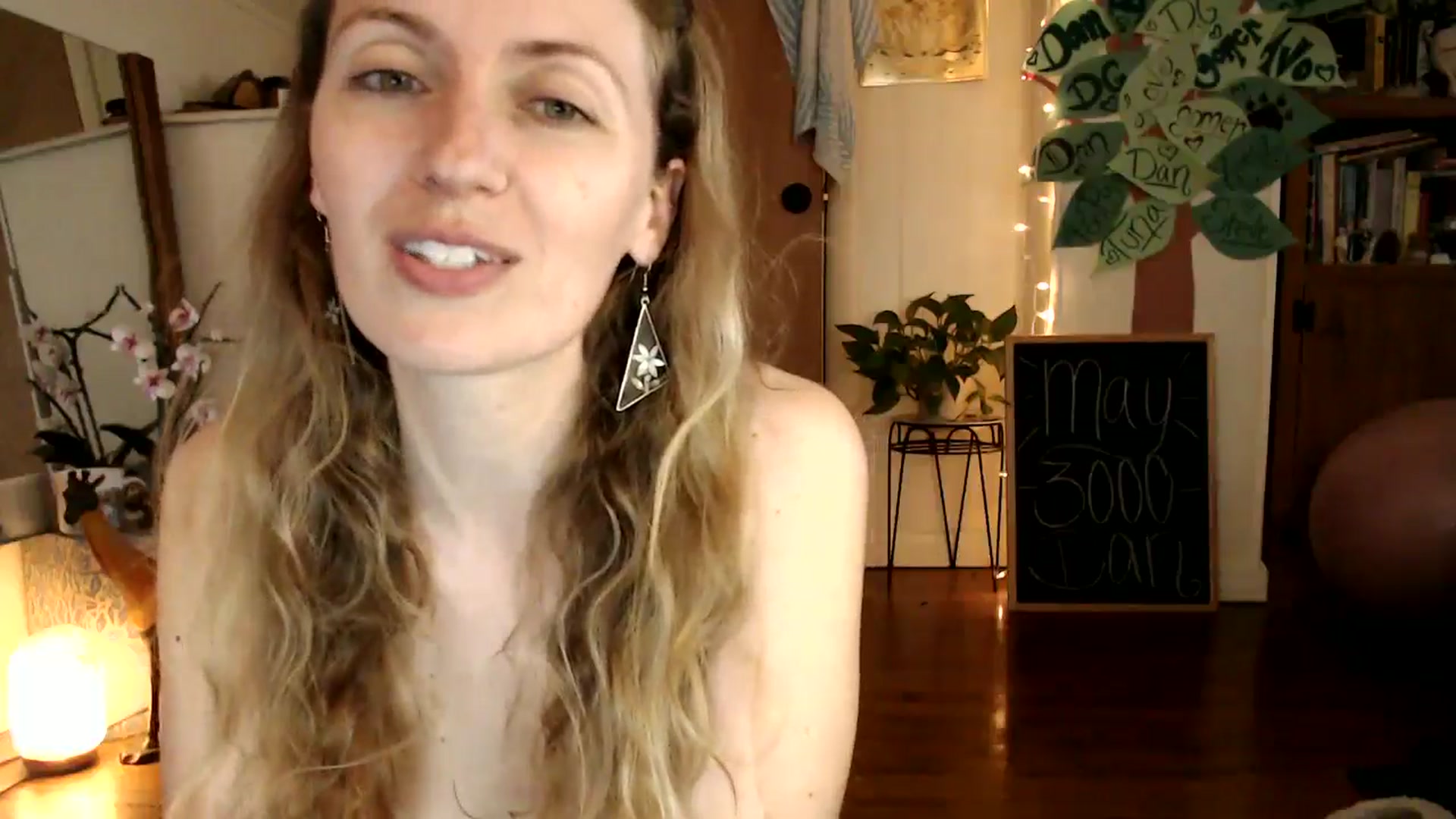 Gallery image thumbnail from WildflowerEm's myfreecams stream on, 05/05/2024, 21:40 image 14 of 20