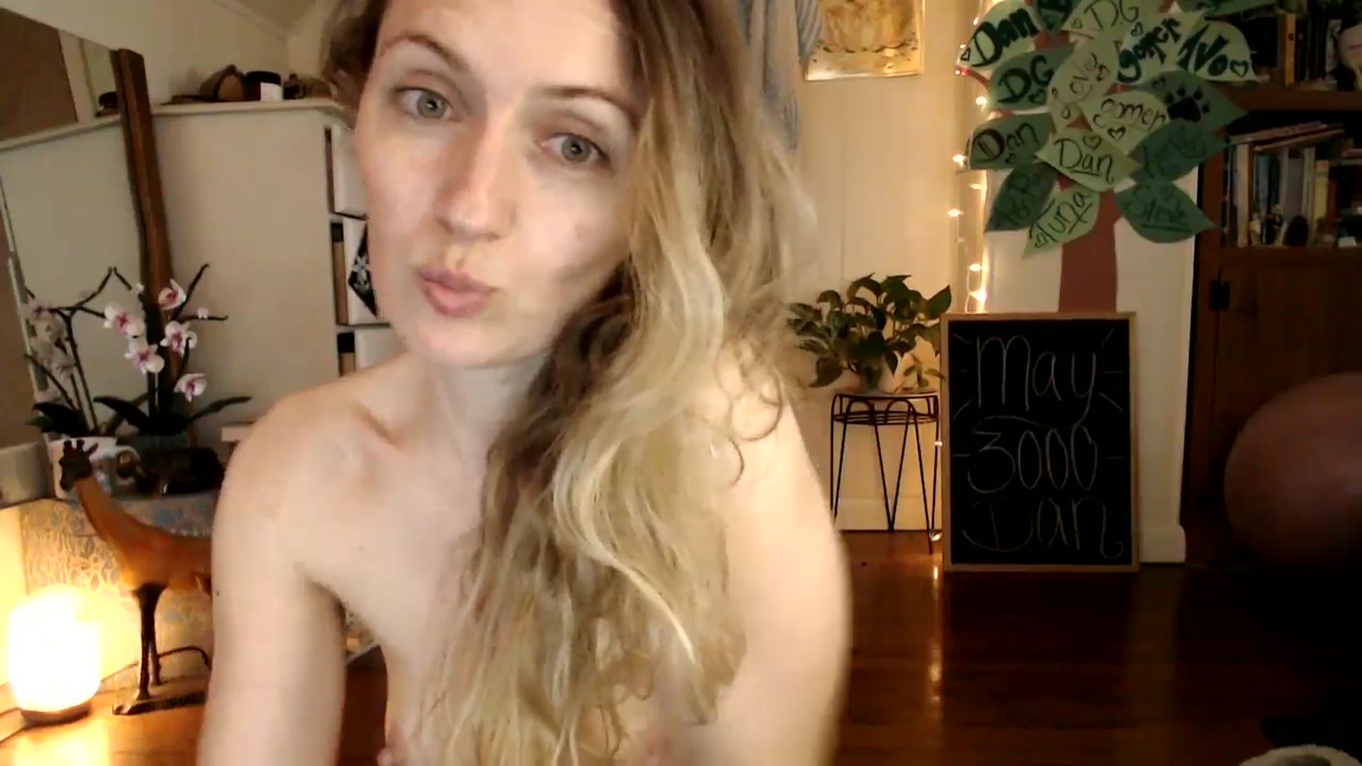 Gallery image thumbnail from WildflowerEm's myfreecams stream on, 05/05/2024, 21:40 image 13 of 20