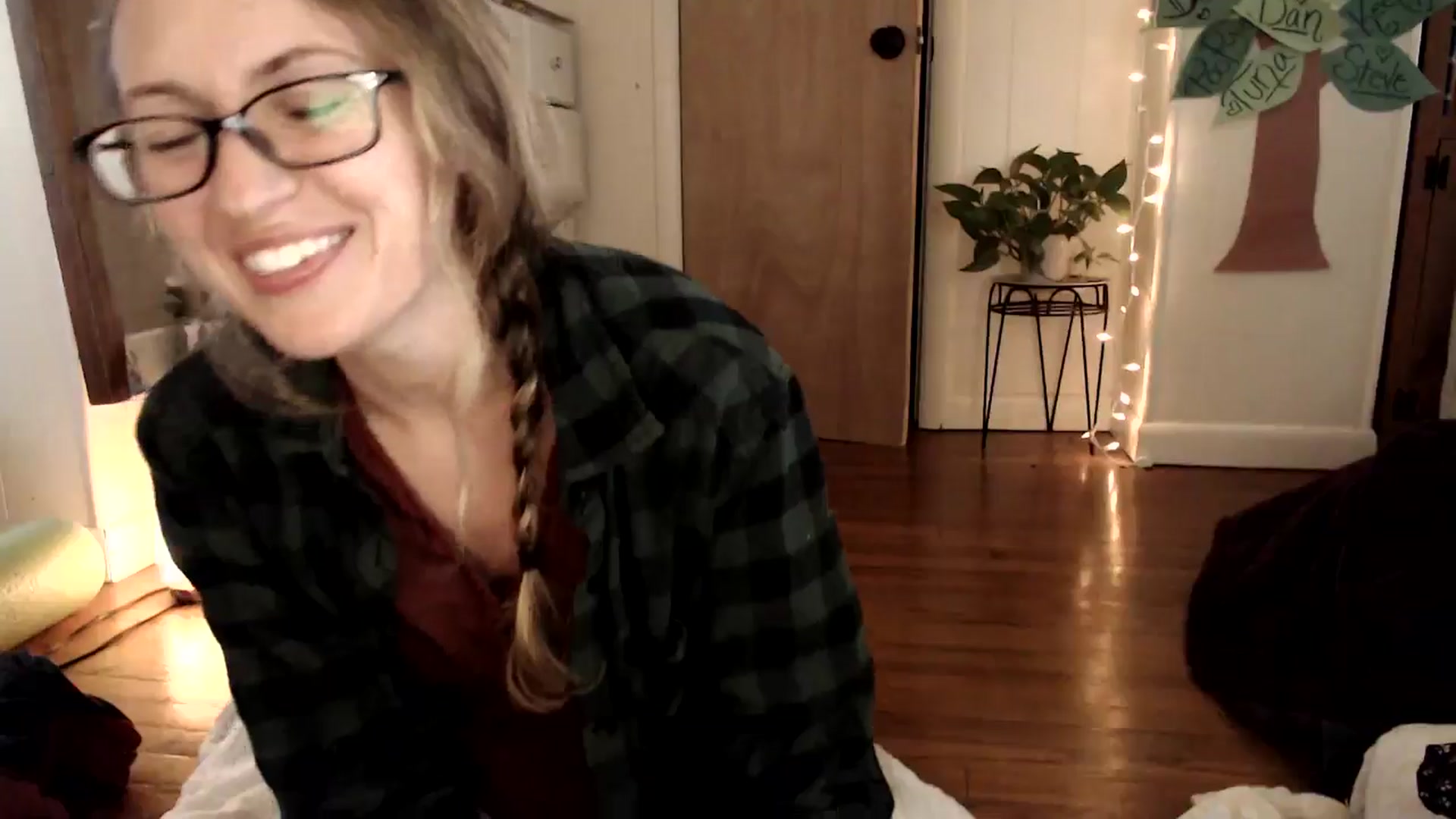 Gallery image thumbnail from WildflowerEm's myfreecams stream on, 05/19/2024, 21:58 image 7 of 20