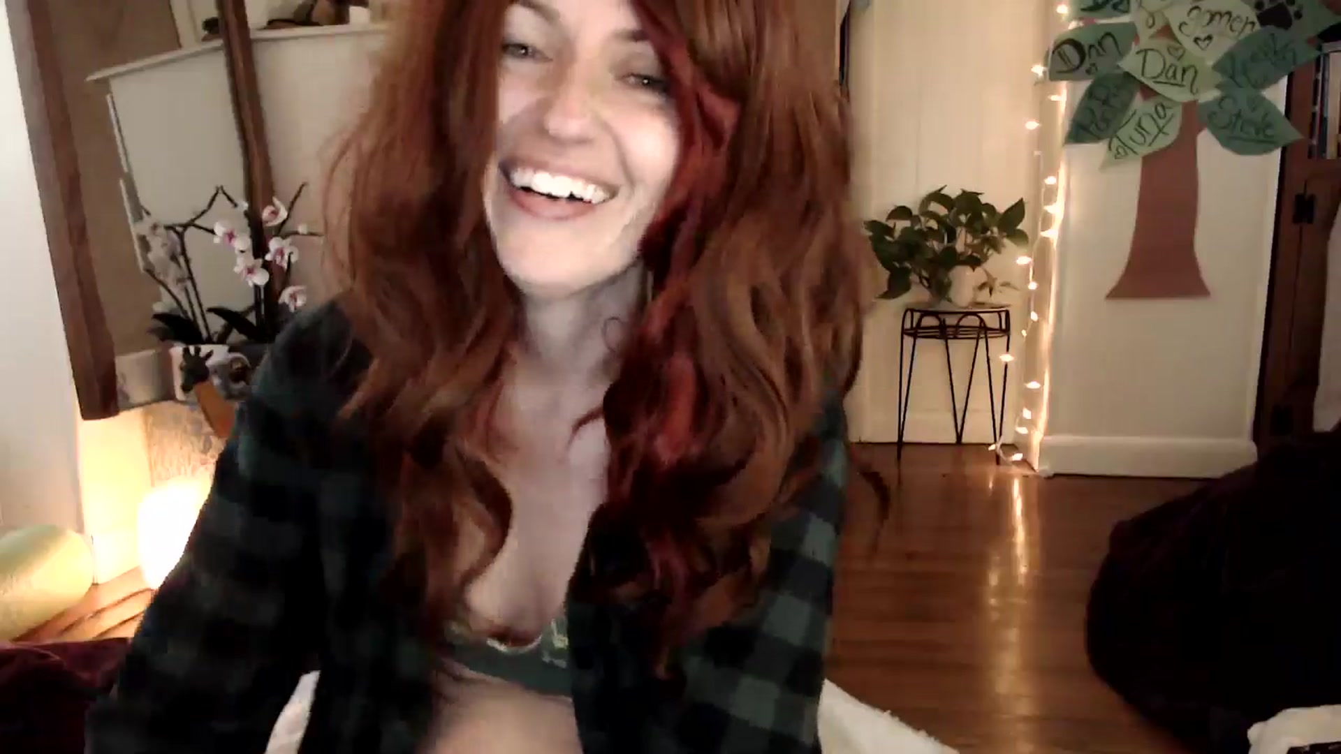 Gallery image thumbnail from WildflowerEm's myfreecams stream on, 05/19/2024, 21:58 image 13 of 20