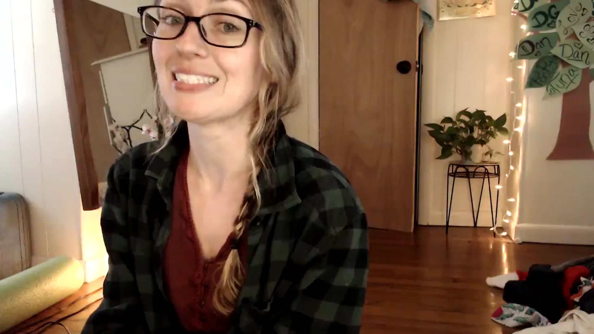 Gallery image thumbnail from WildflowerEm's myfreecams stream on, 05/19/2024, 21:58 image 4 of 20