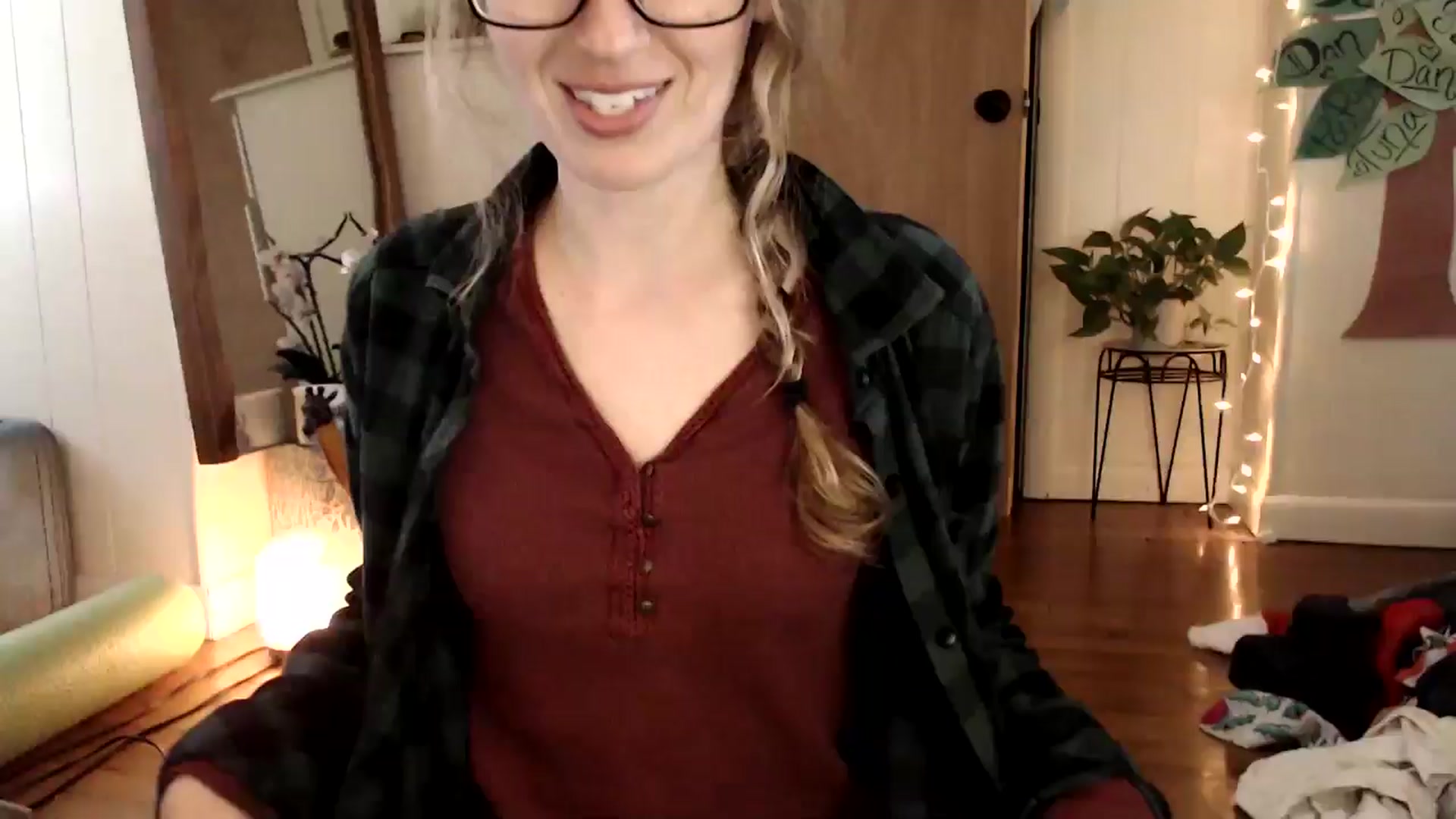 Gallery image thumbnail from WildflowerEm's myfreecams stream on, 05/19/2024, 21:58 image 5 of 20