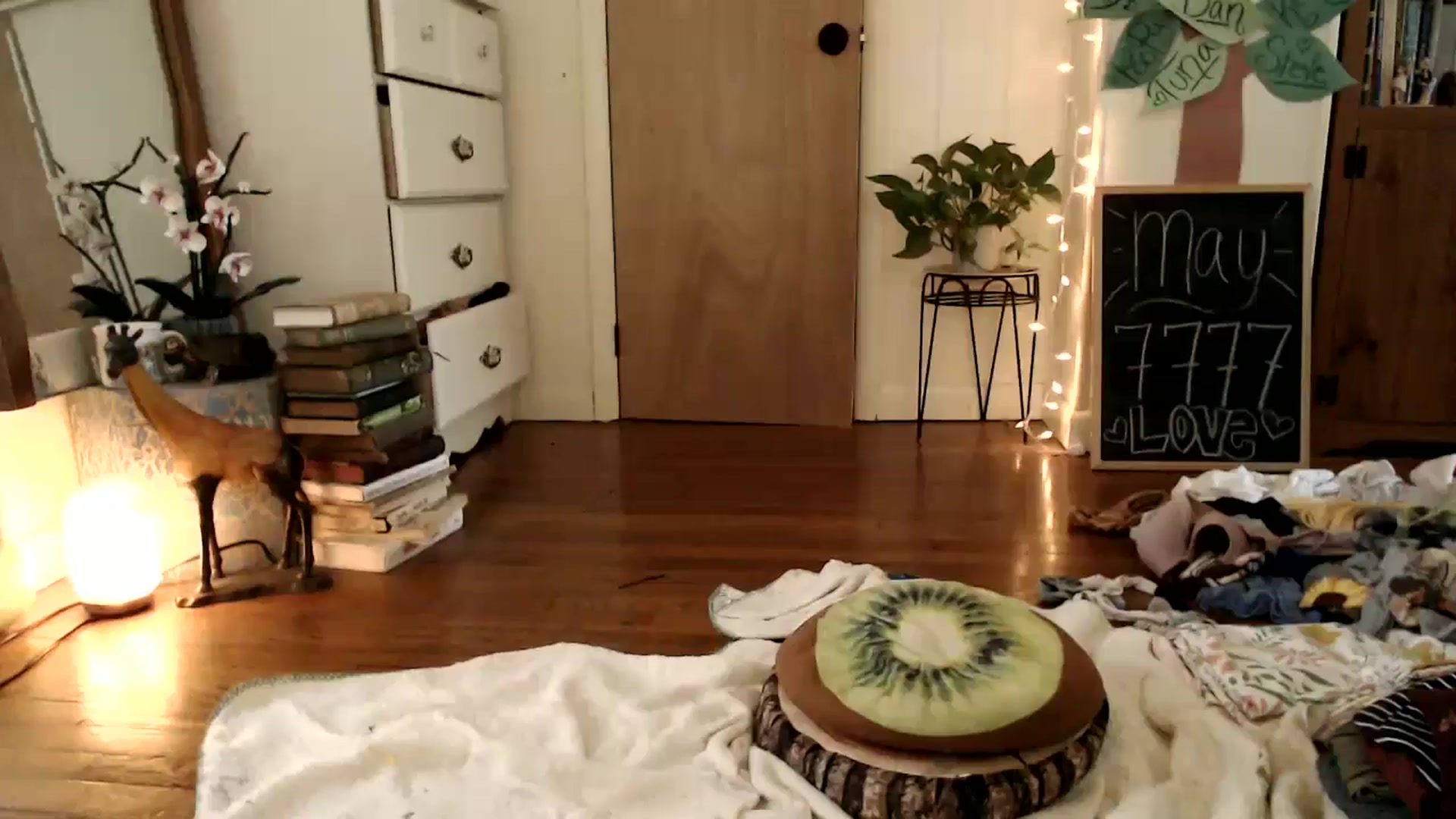 Gallery image thumbnail from WildflowerEm's myfreecams stream on, 05/26/2024, 22:11 image 9 of 20