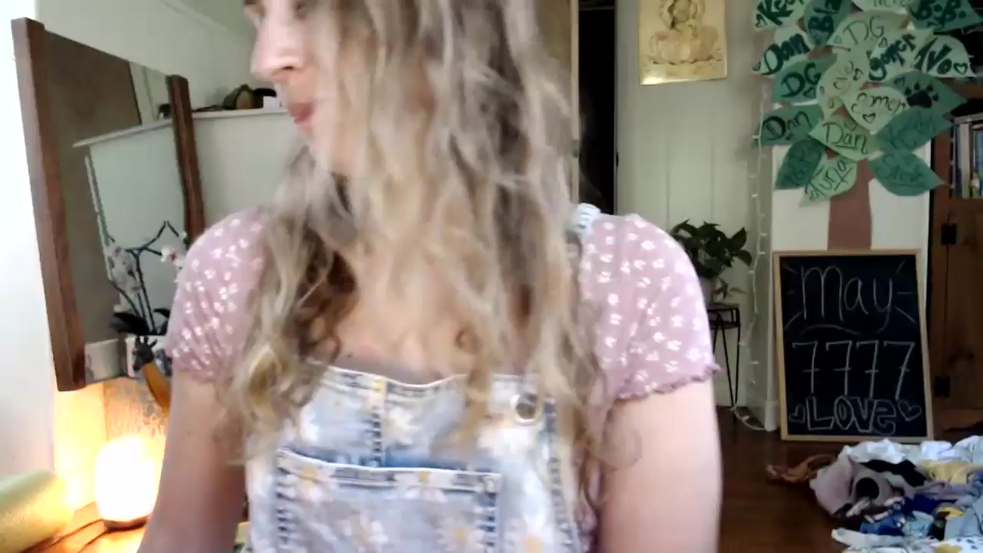Gallery image thumbnail from WildflowerEm's myfreecams stream on, 05/26/2024, 22:11 image 1 of 20