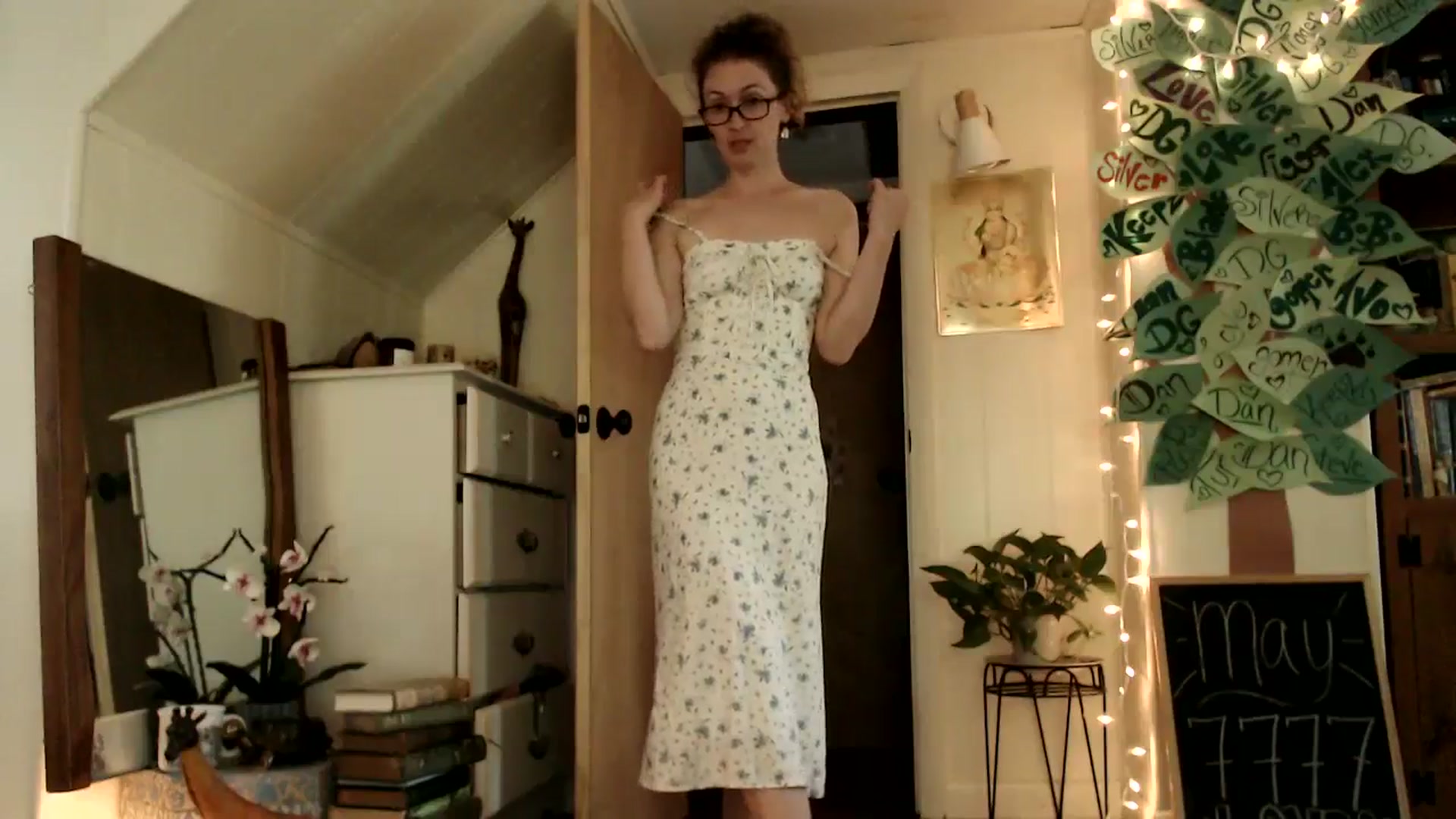 Gallery image thumbnail from WildflowerEm's myfreecams stream on, 05/27/2024, 21:24 image 15 of 20