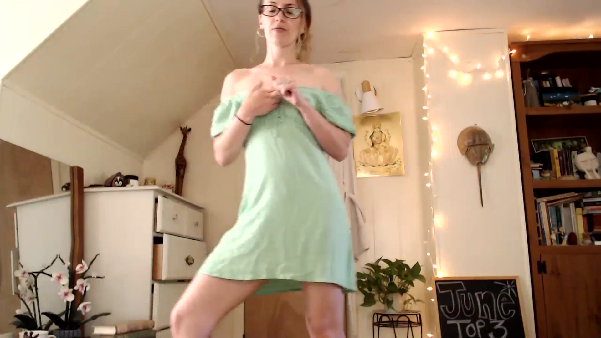 Gallery image thumbnail from WildflowerEm's myfreecams stream on, 06/09/2024, 22:32 image 9 of 20