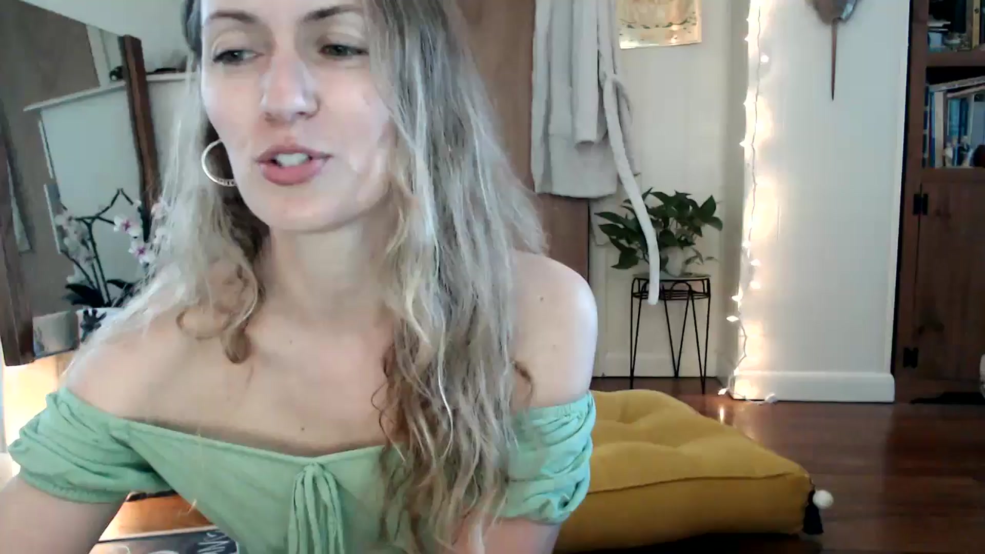 Gallery image thumbnail from WildflowerEm's myfreecams stream on, 06/09/2024, 22:32 image 2 of 20