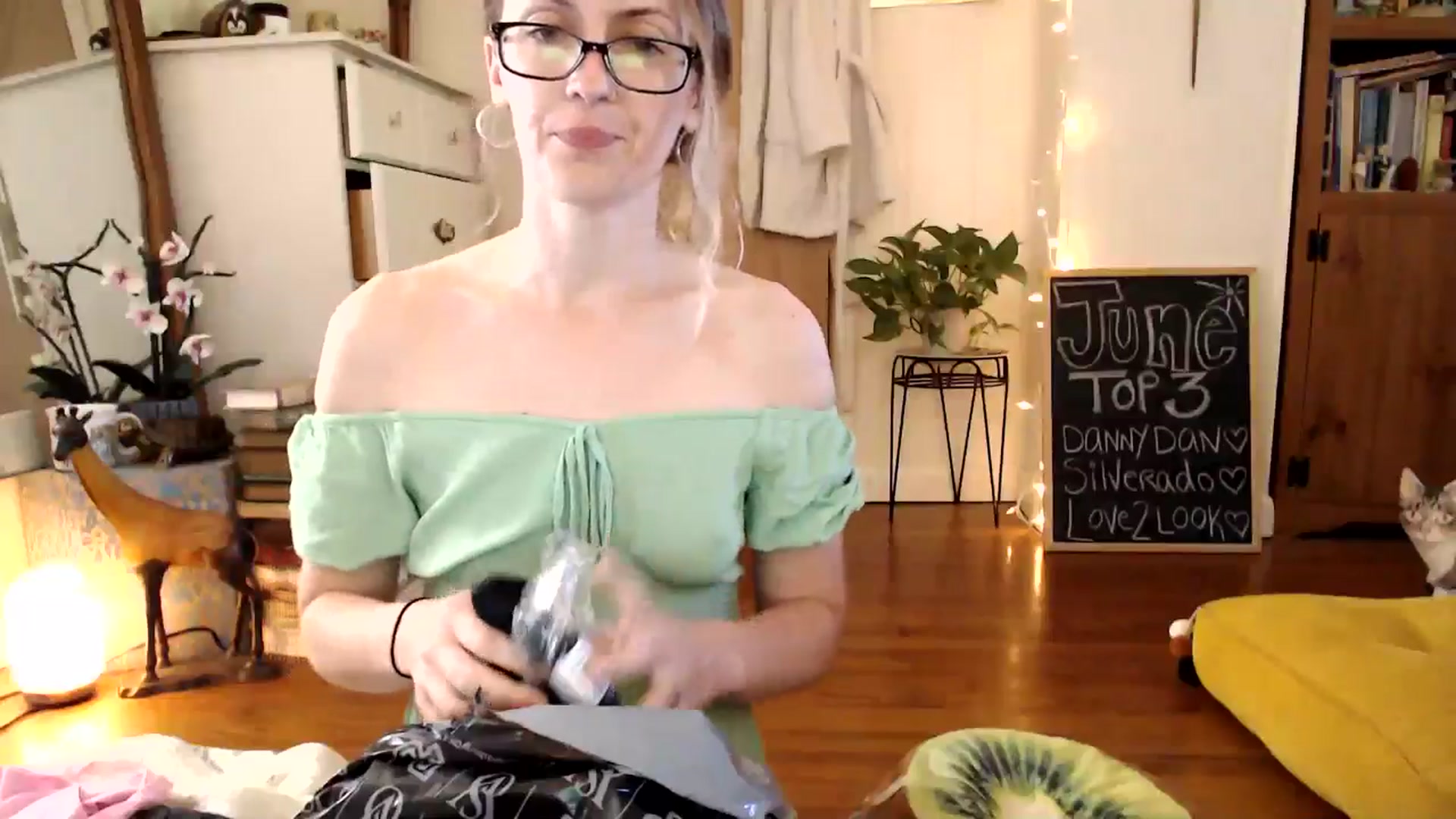 Gallery image thumbnail from WildflowerEm's myfreecams stream on, 06/09/2024, 22:32 image 11 of 20