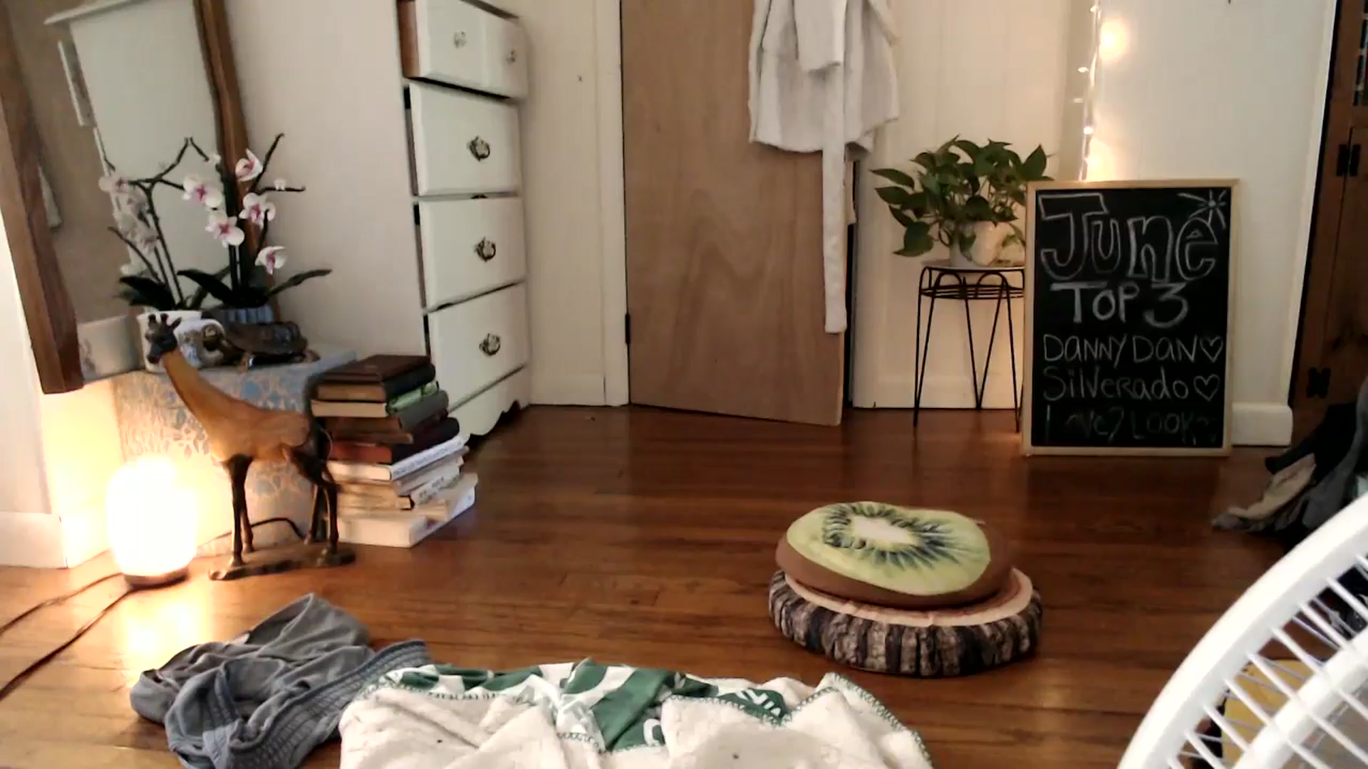 Gallery image thumbnail from WildflowerEm's myfreecams stream on, 06/15/2024, 21:49 image 13 of 20