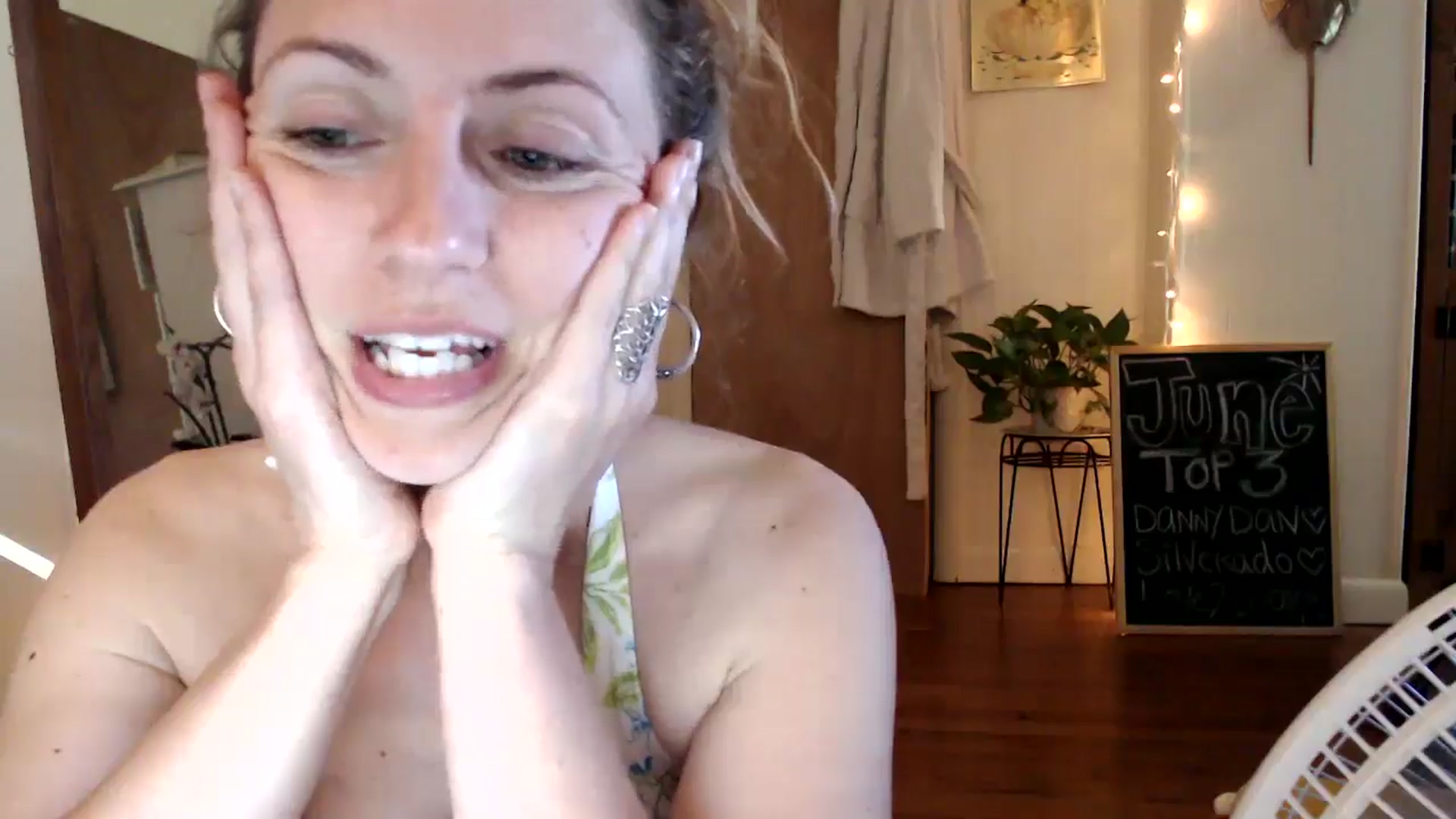 Gallery image thumbnail from WildflowerEm's myfreecams stream on, 06/15/2024, 22:52 image 4 of 20