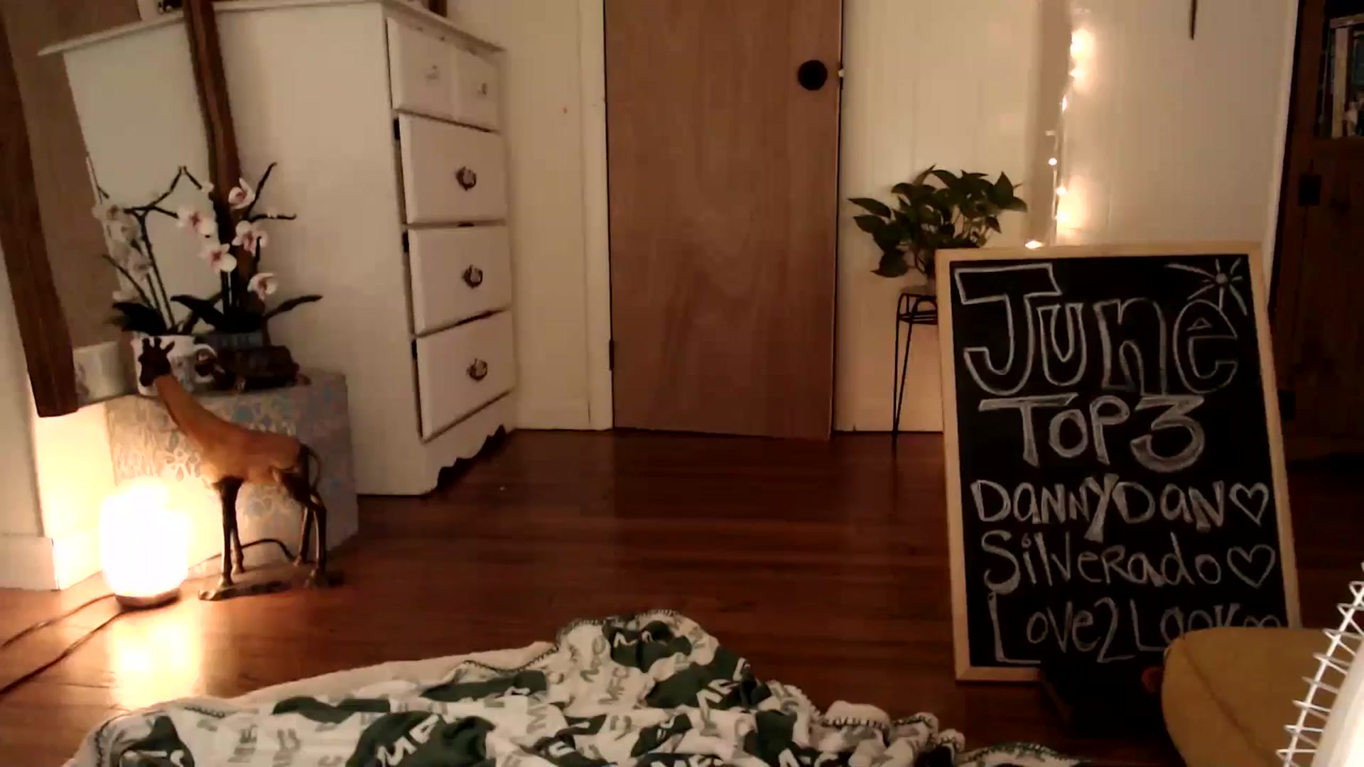Gallery image thumbnail from WildflowerEm's myfreecams stream on, 06/30/2024, 21:29 image 18 of 20