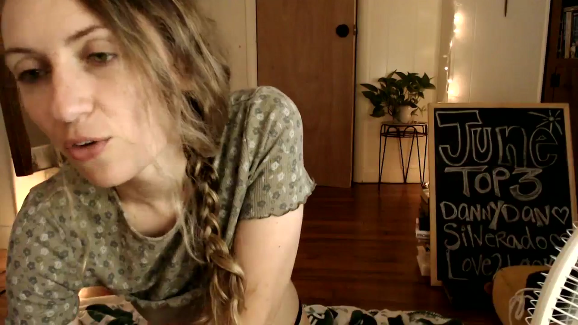 Gallery image thumbnail from WildflowerEm's myfreecams stream on, 06/30/2024, 21:29 image 17 of 20