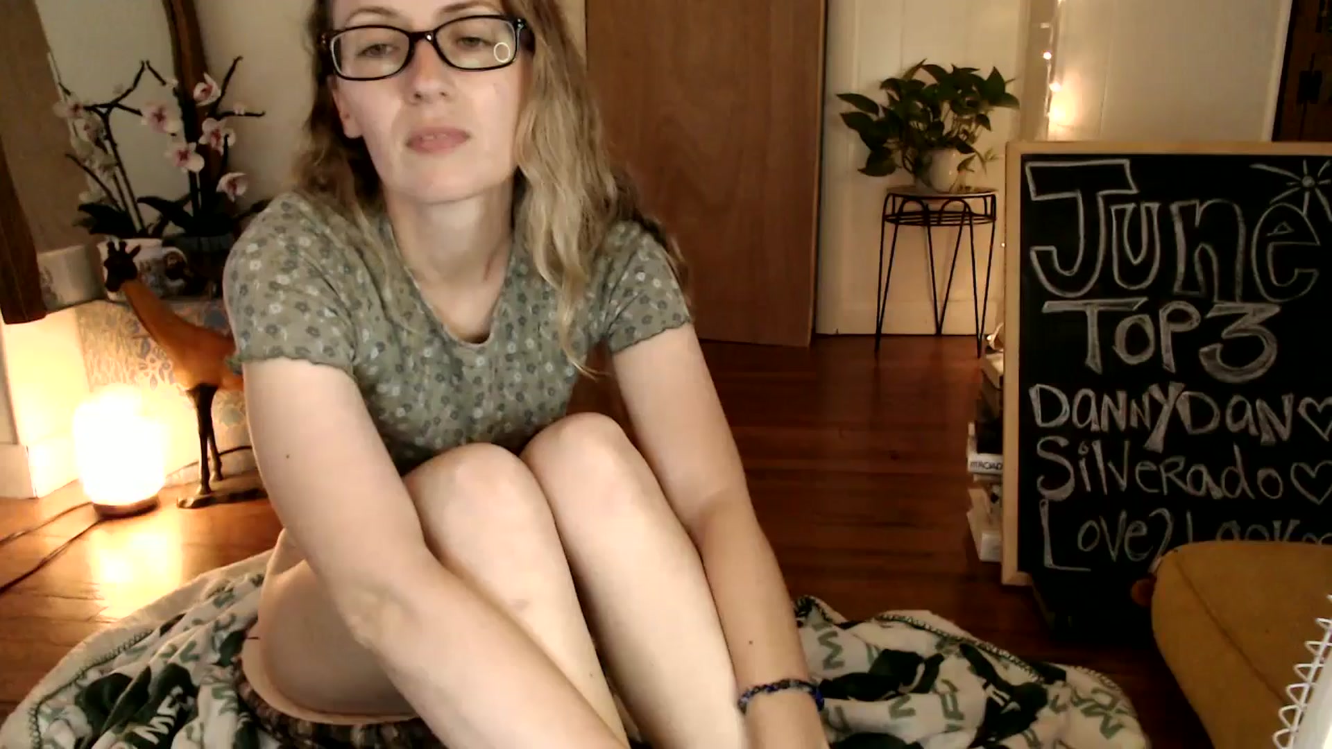 Gallery image thumbnail from WildflowerEm's myfreecams stream on, 06/30/2024, 21:29 image 15 of 20