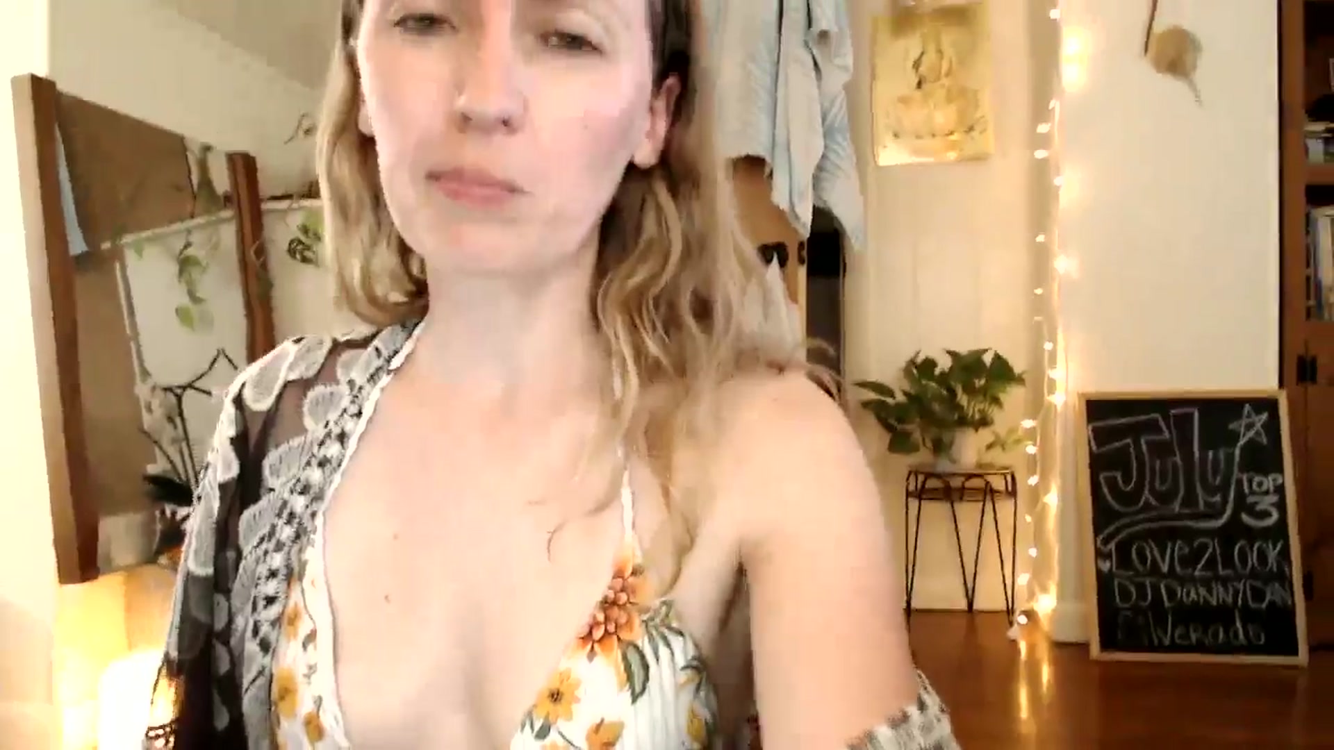Gallery image thumbnail from WildflowerEm's myfreecams stream on, 07/21/2024, 22:07 image 7 of 20