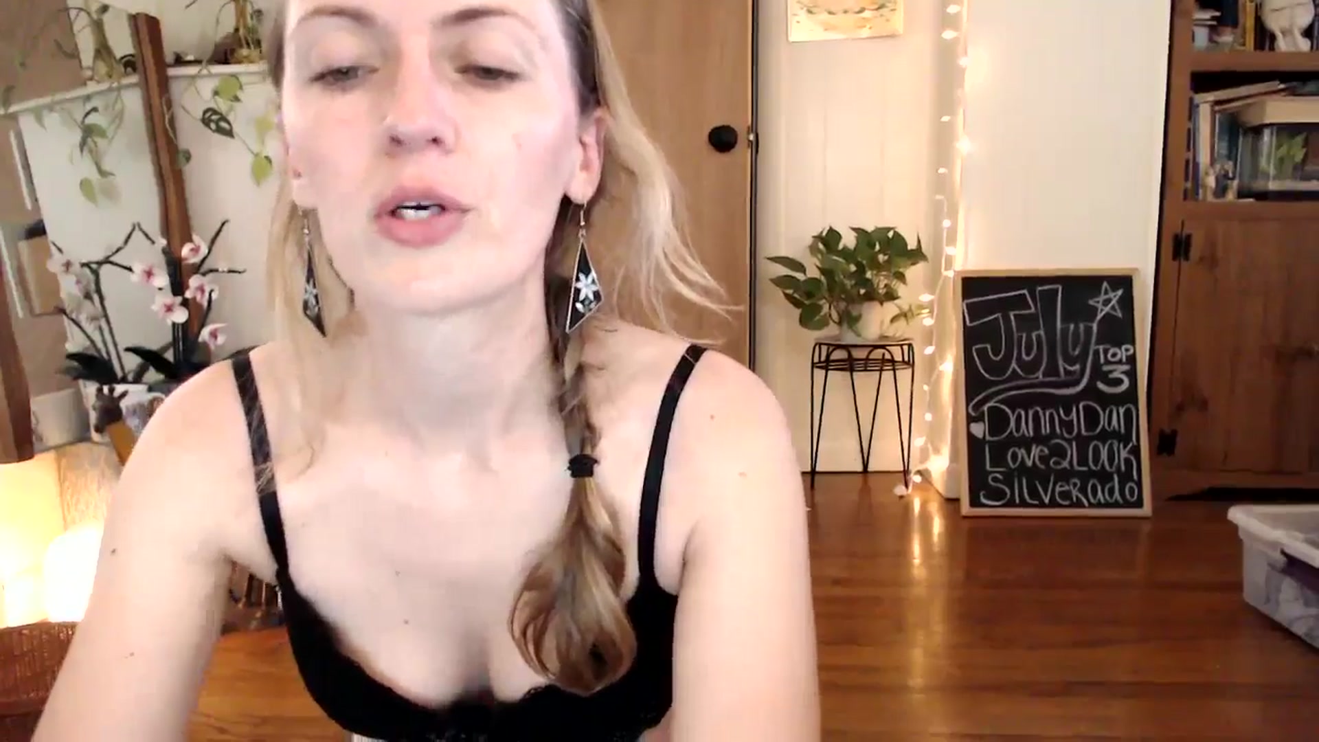 Gallery image thumbnail from WildflowerEm's myfreecams stream on, 07/27/2024, 21:19 image 11 of 20