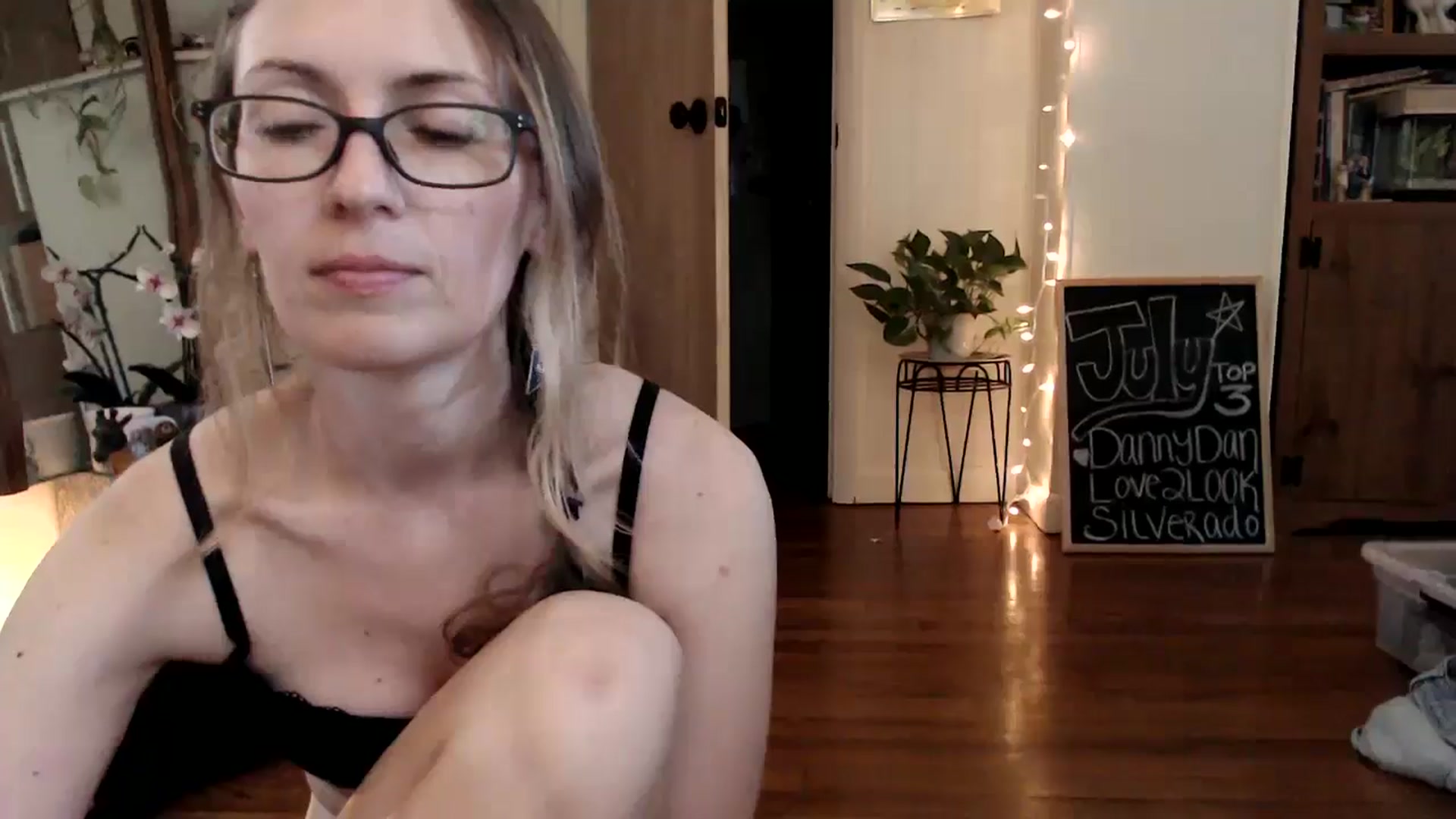 Gallery image thumbnail from WildflowerEm's myfreecams stream on, 07/27/2024, 21:19 image 19 of 20