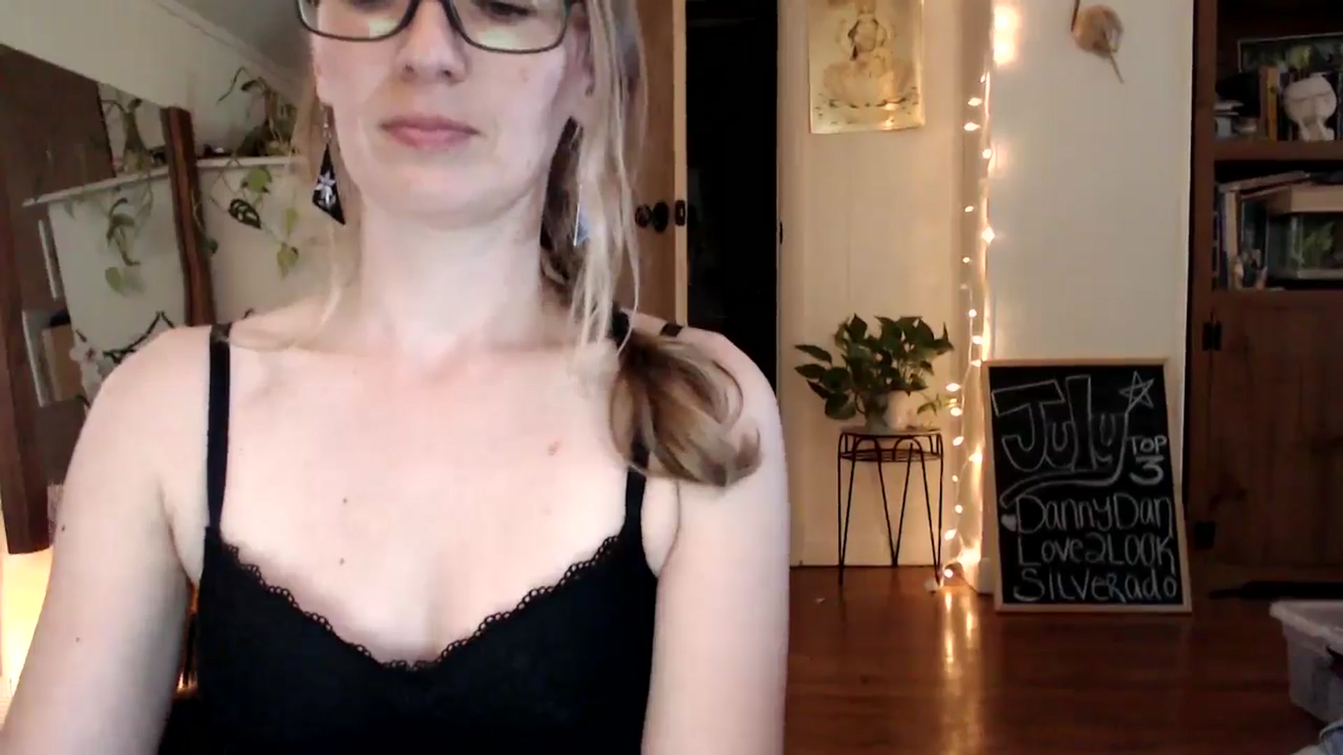 Gallery image thumbnail from WildflowerEm's myfreecams stream on, 07/27/2024, 21:33 image 6 of 20