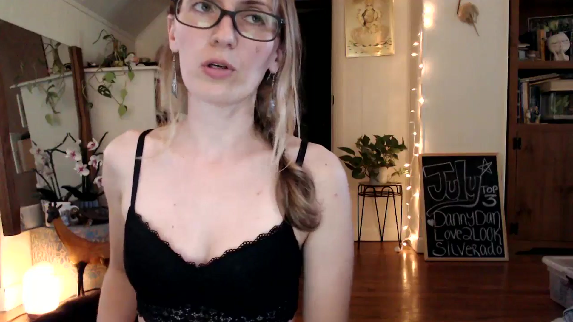 Gallery image thumbnail from WildflowerEm's myfreecams stream on, 07/27/2024, 21:33 image 5 of 20