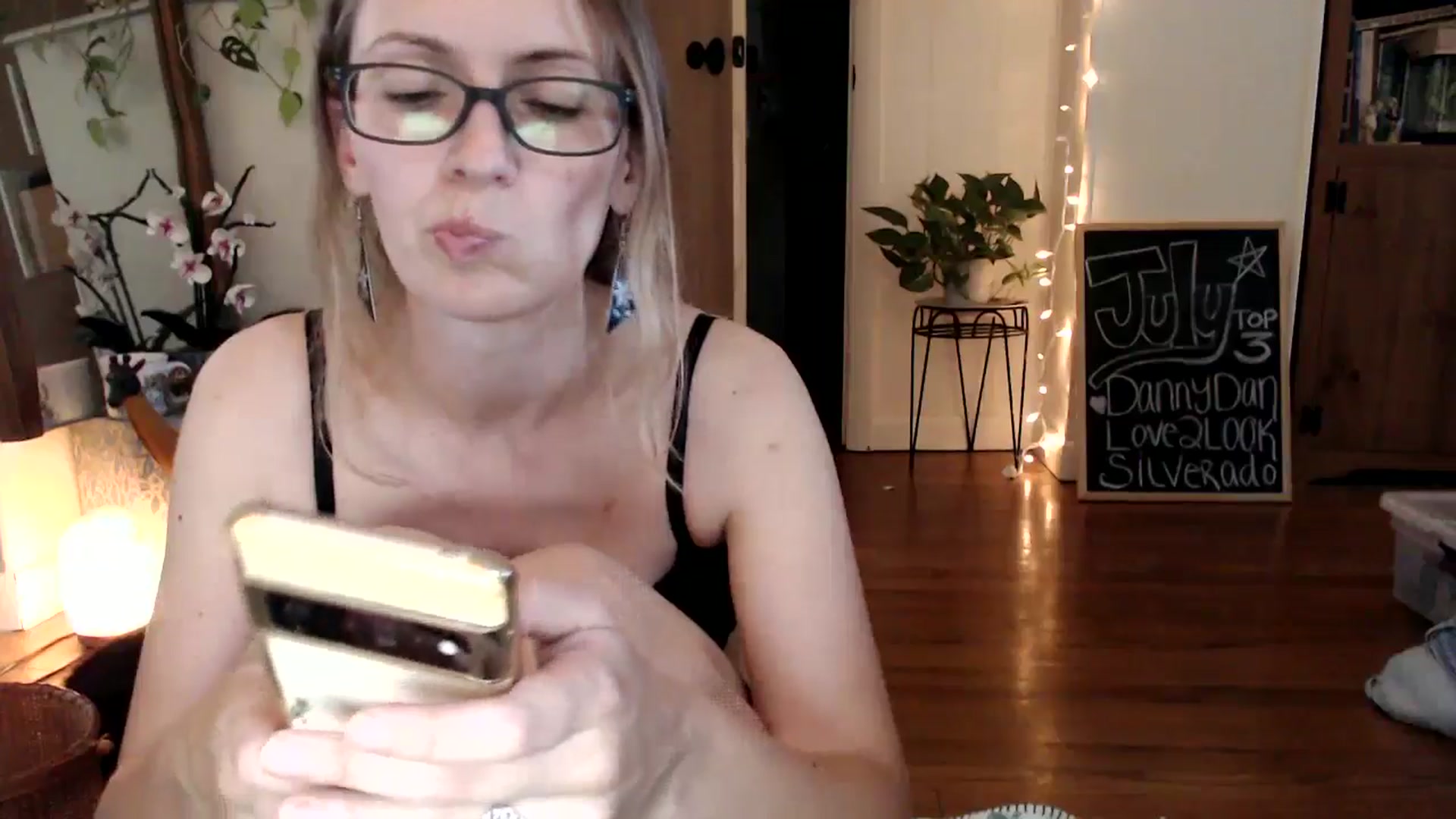 Gallery image thumbnail from WildflowerEm's myfreecams stream on, 07/27/2024, 21:33 image 4 of 20