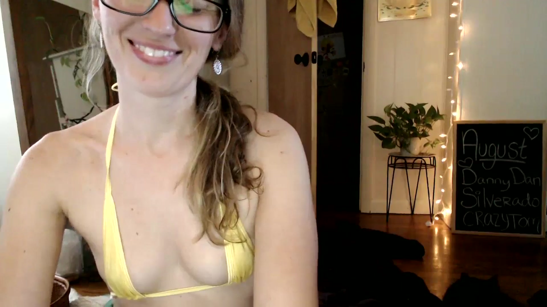 Gallery image thumbnail from WildflowerEm's myfreecams stream on, 08/10/2024, 21:50 image 16 of 20