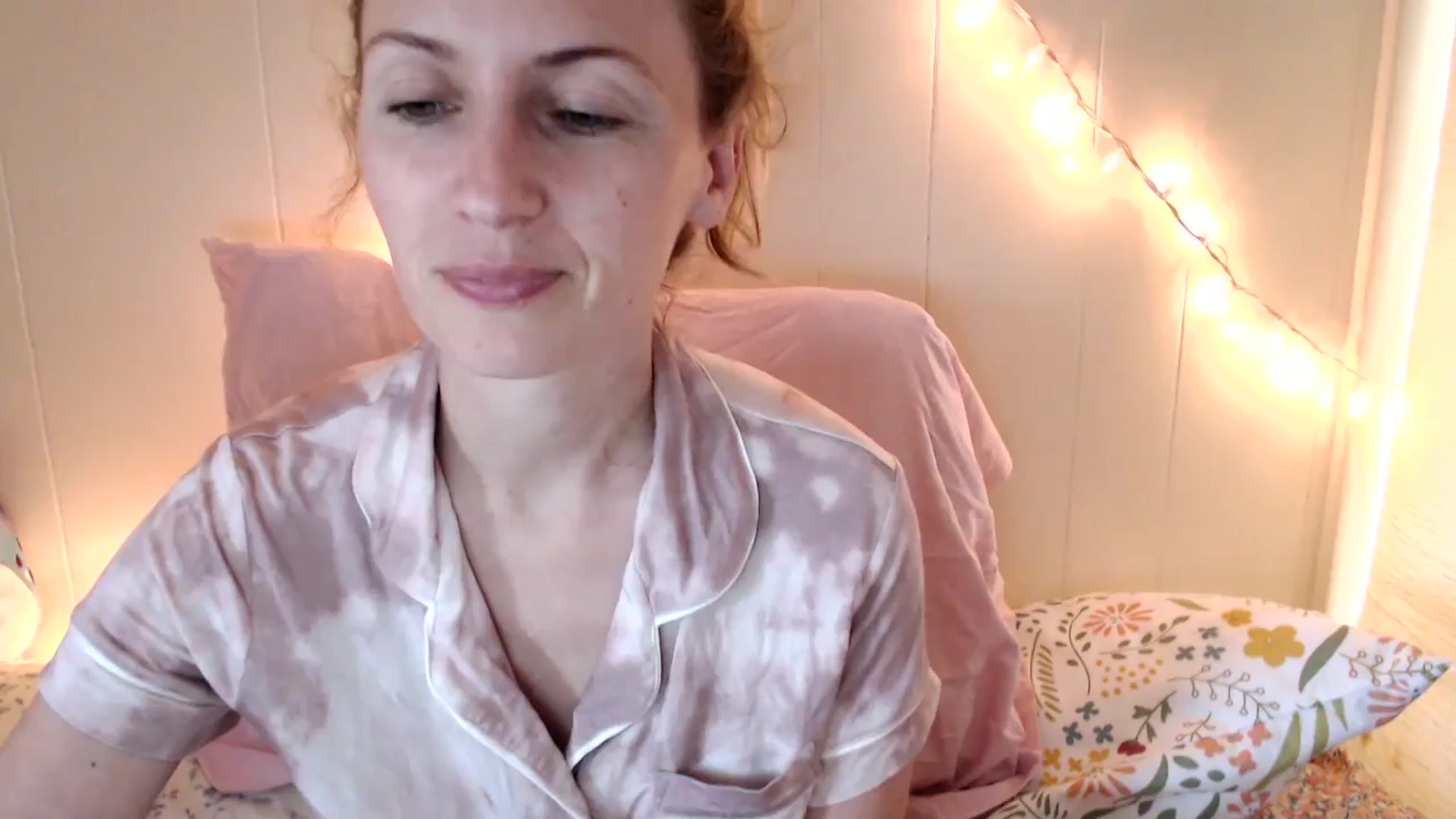 Gallery image thumbnail from WildflowerEm's myfreecams stream on, 08/11/2024, 21:48 image 1 of 20