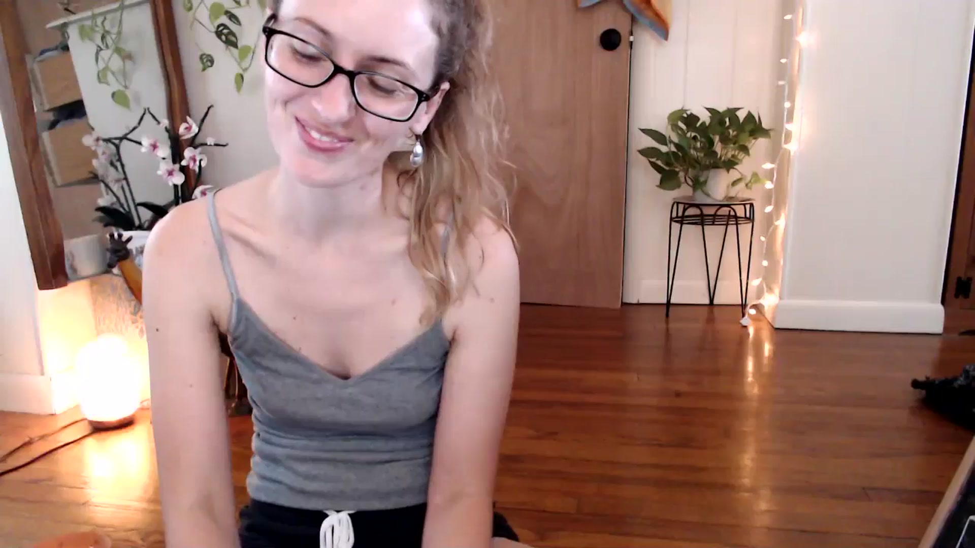 Gallery image thumbnail from WildflowerEm's myfreecams stream on, 08/15/2024, 19:17 image 5 of 20