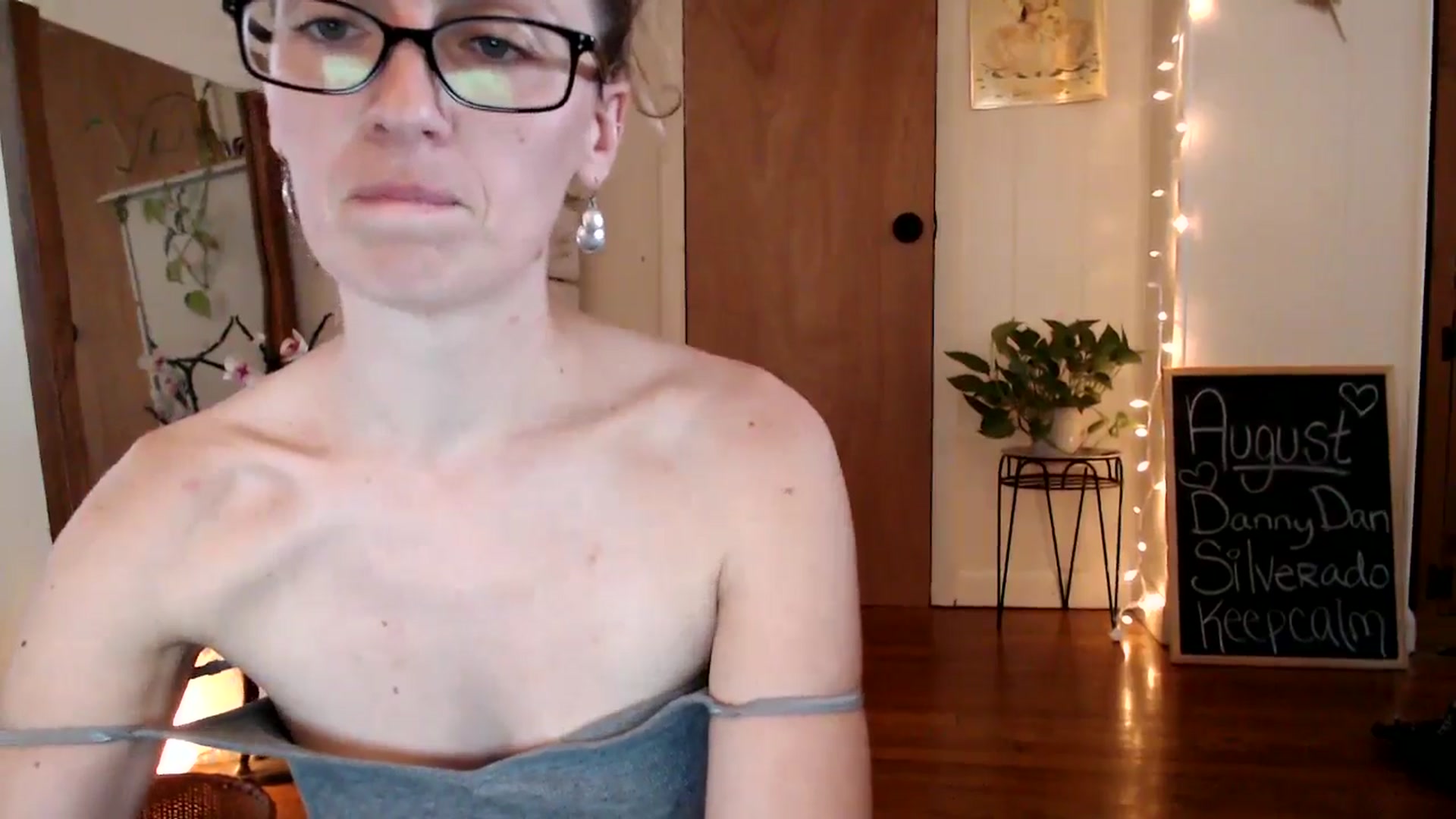 Gallery image thumbnail from WildflowerEm's myfreecams stream on, 08/15/2024, 19:17 image 13 of 20