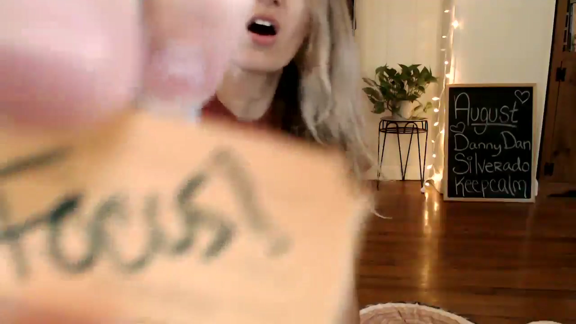 Gallery image thumbnail from WildflowerEm's myfreecams stream on, 08/17/2024, 22:05 image 11 of 20