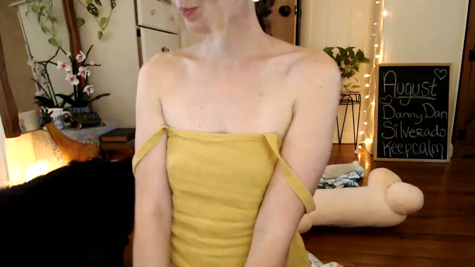 Gallery image thumbnail from WildflowerEm's myfreecams stream on, 08/25/2024, 21:22 image 14 of 20