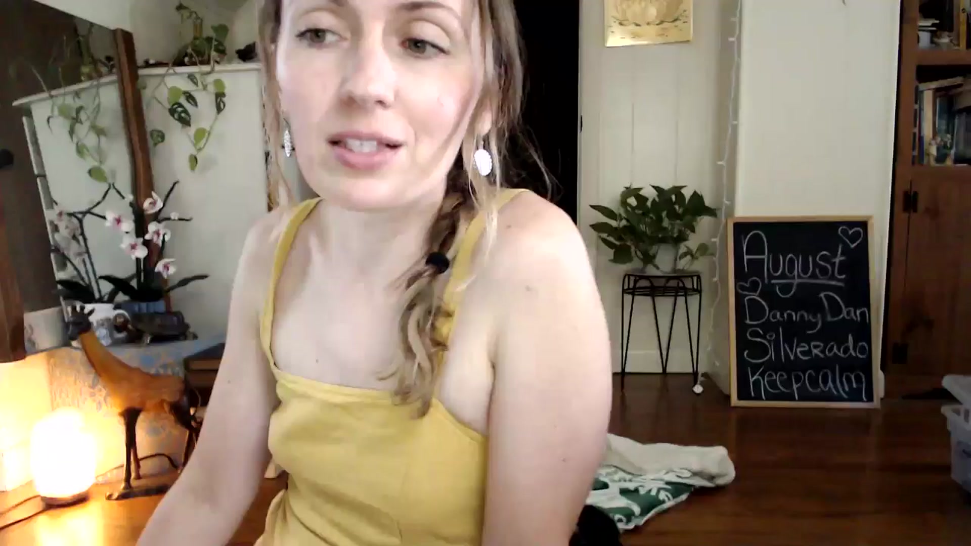 Gallery image thumbnail from WildflowerEm's myfreecams stream on, 08/25/2024, 21:22 image 3 of 20