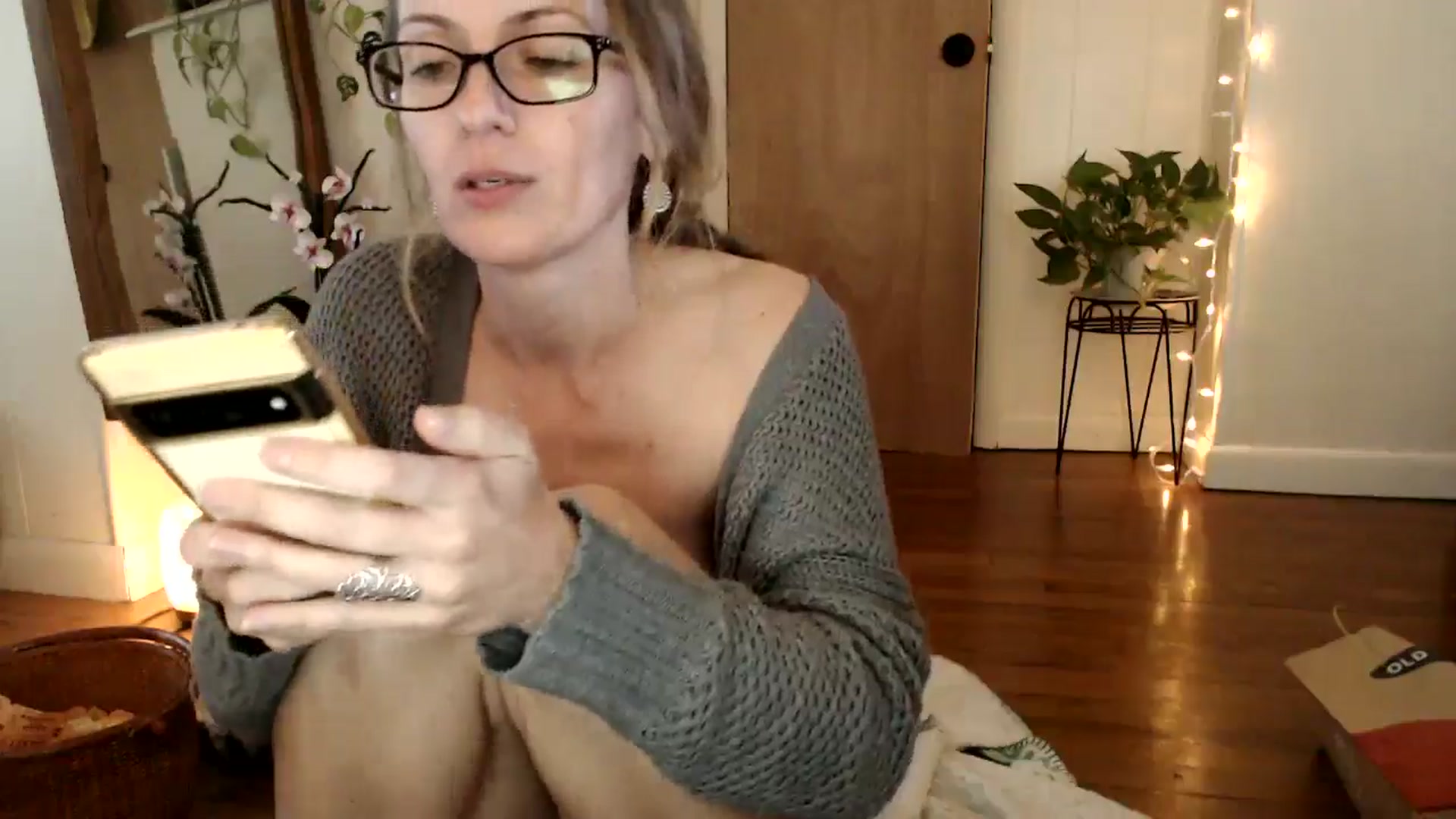 Gallery image thumbnail from WildflowerEm's myfreecams stream on, 09/05/2024, 18:45 image 14 of 20
