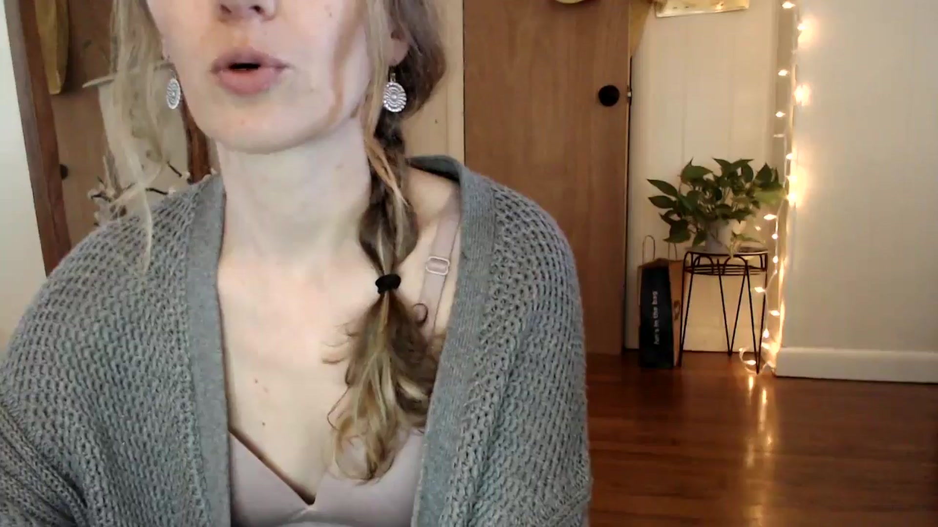 Gallery image thumbnail from WildflowerEm's myfreecams stream on, 09/05/2024, 18:45 image 9 of 20