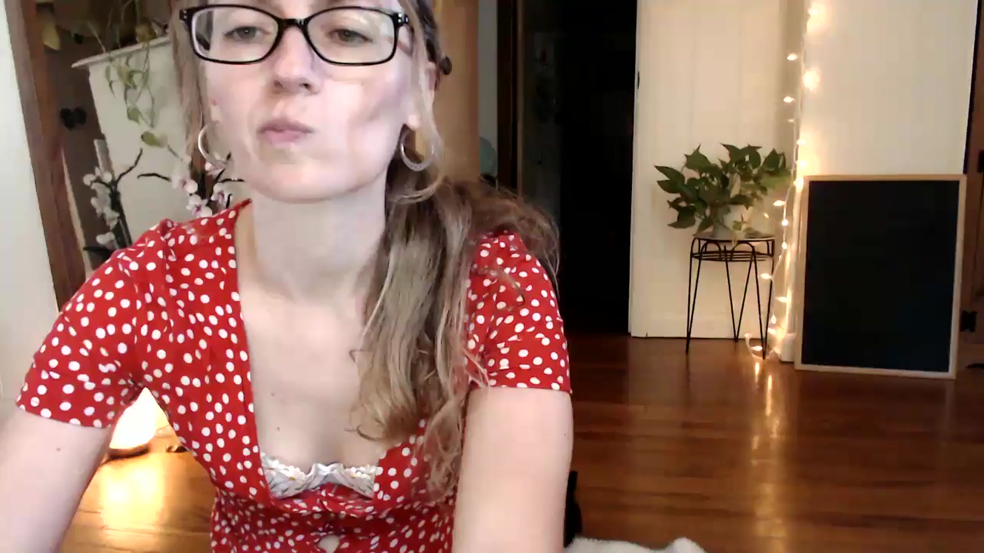 Gallery image thumbnail from WildflowerEm's myfreecams stream on, 09/08/2024, 22:19 image 5 of 20