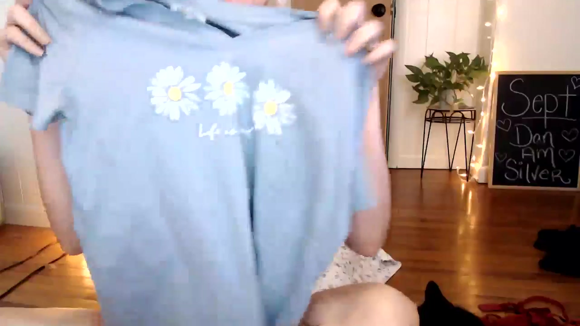 Gallery image thumbnail from WildflowerEm's myfreecams stream on, 09/12/2024, 18:19 image 19 of 20