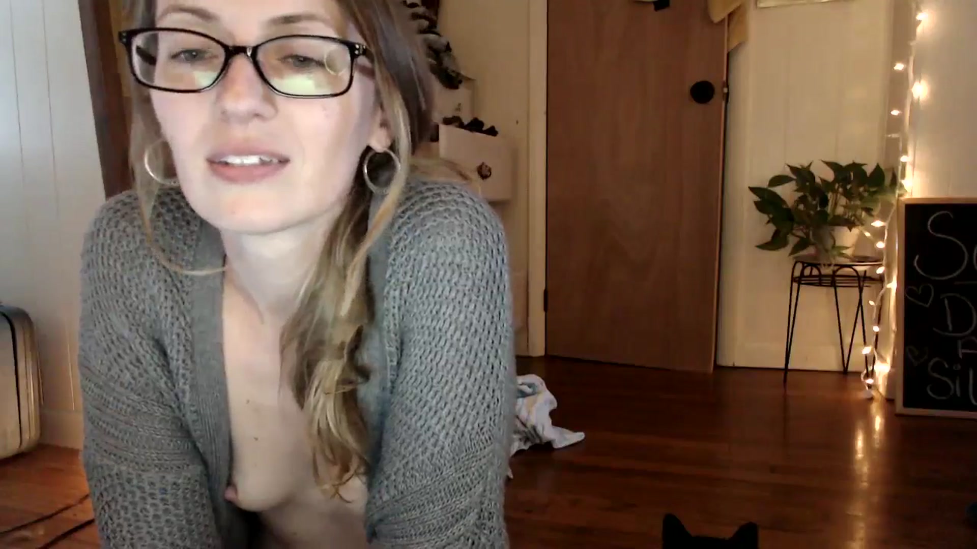 Gallery image thumbnail from WildflowerEm's myfreecams stream on, 09/15/2024, 21:54 image 18 of 20